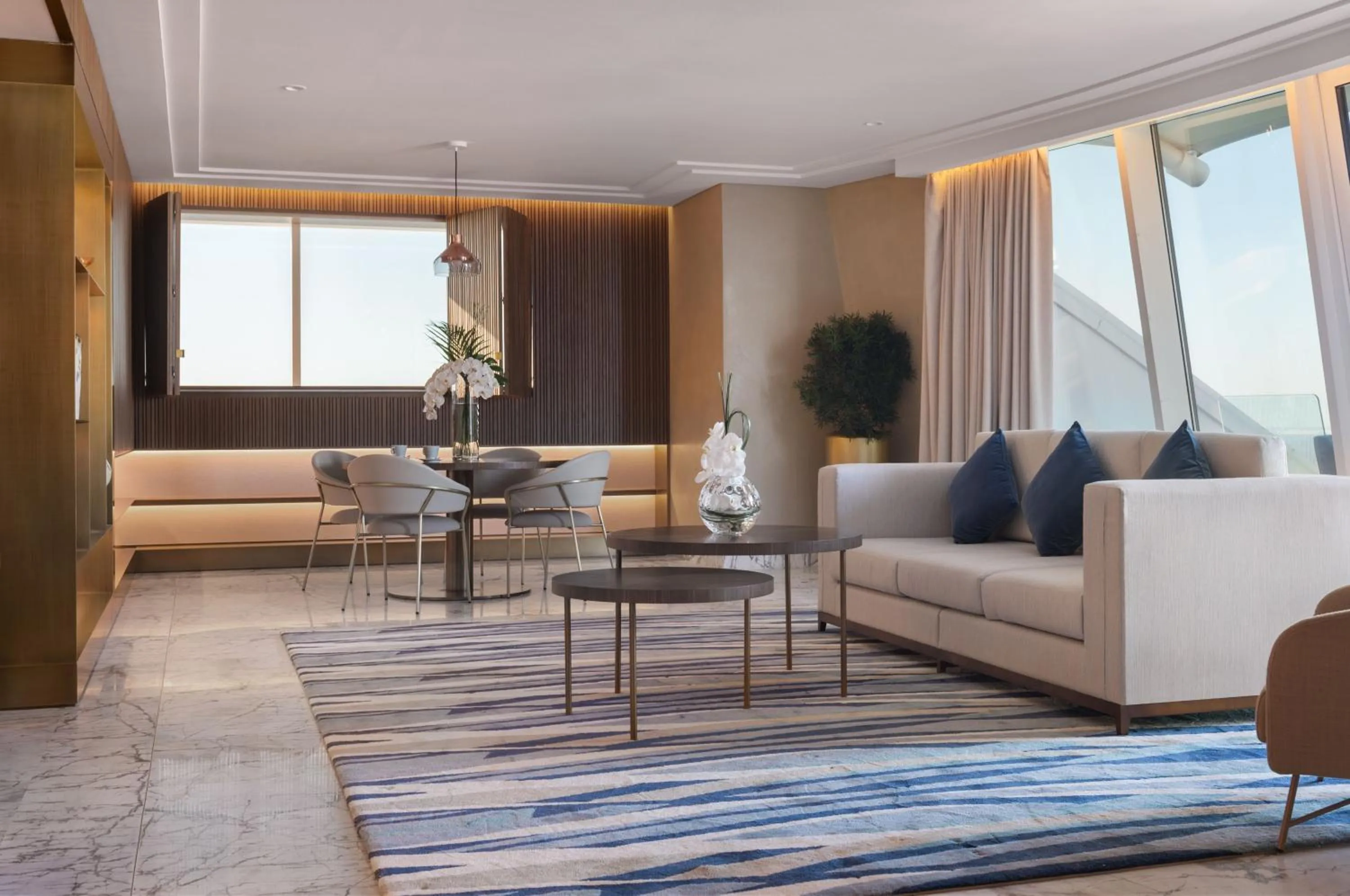 Al Marsa Suite with Private Balcony - includes Daily Breakfast & Afternoon Tea, Evening Drinks & Canapes, Club Lounge access with all-day refreshments and Wild Wadi Waterpark™ access in Jumeirah Beach Hotel Dubai