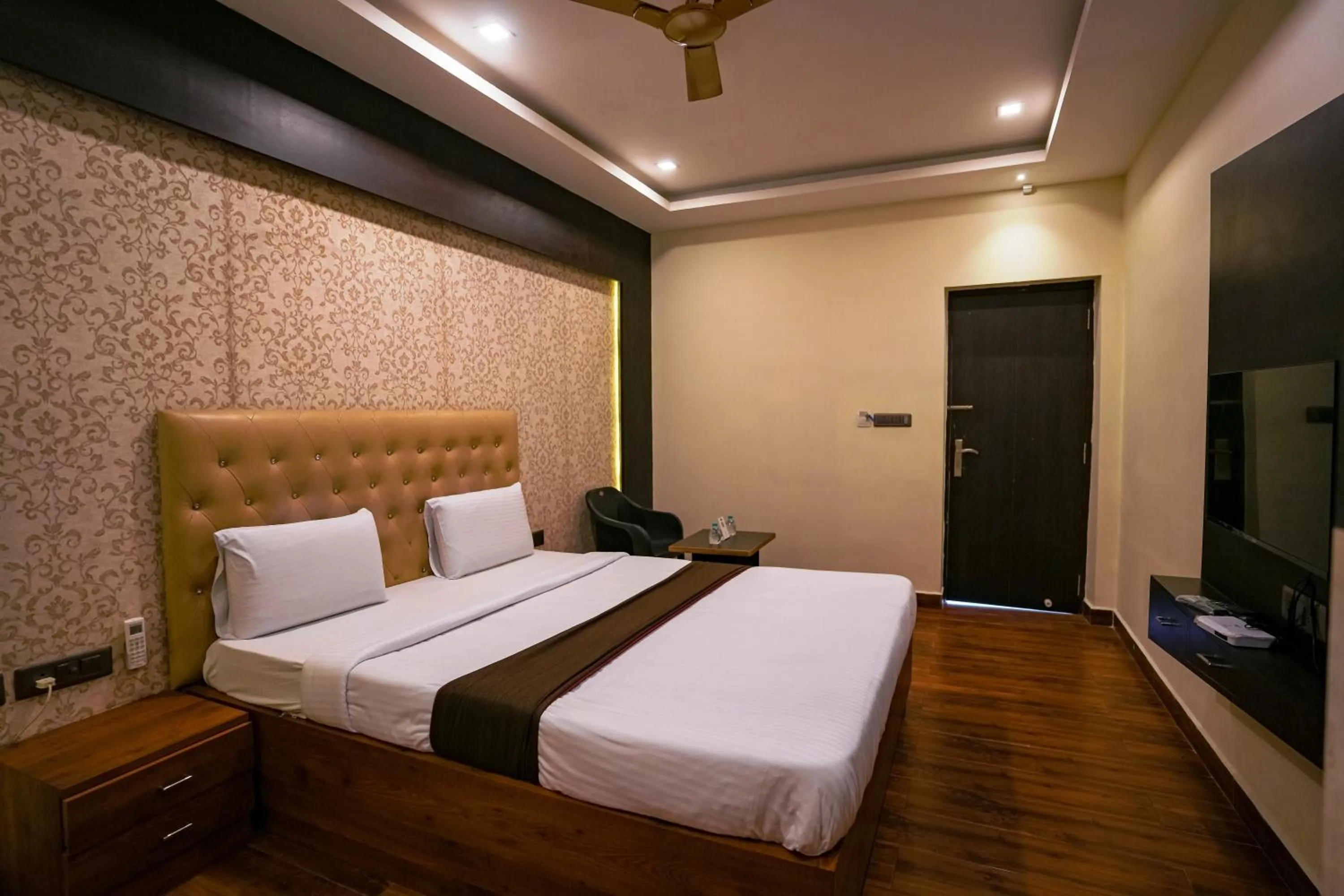 Economy Double Room in La Courtyard