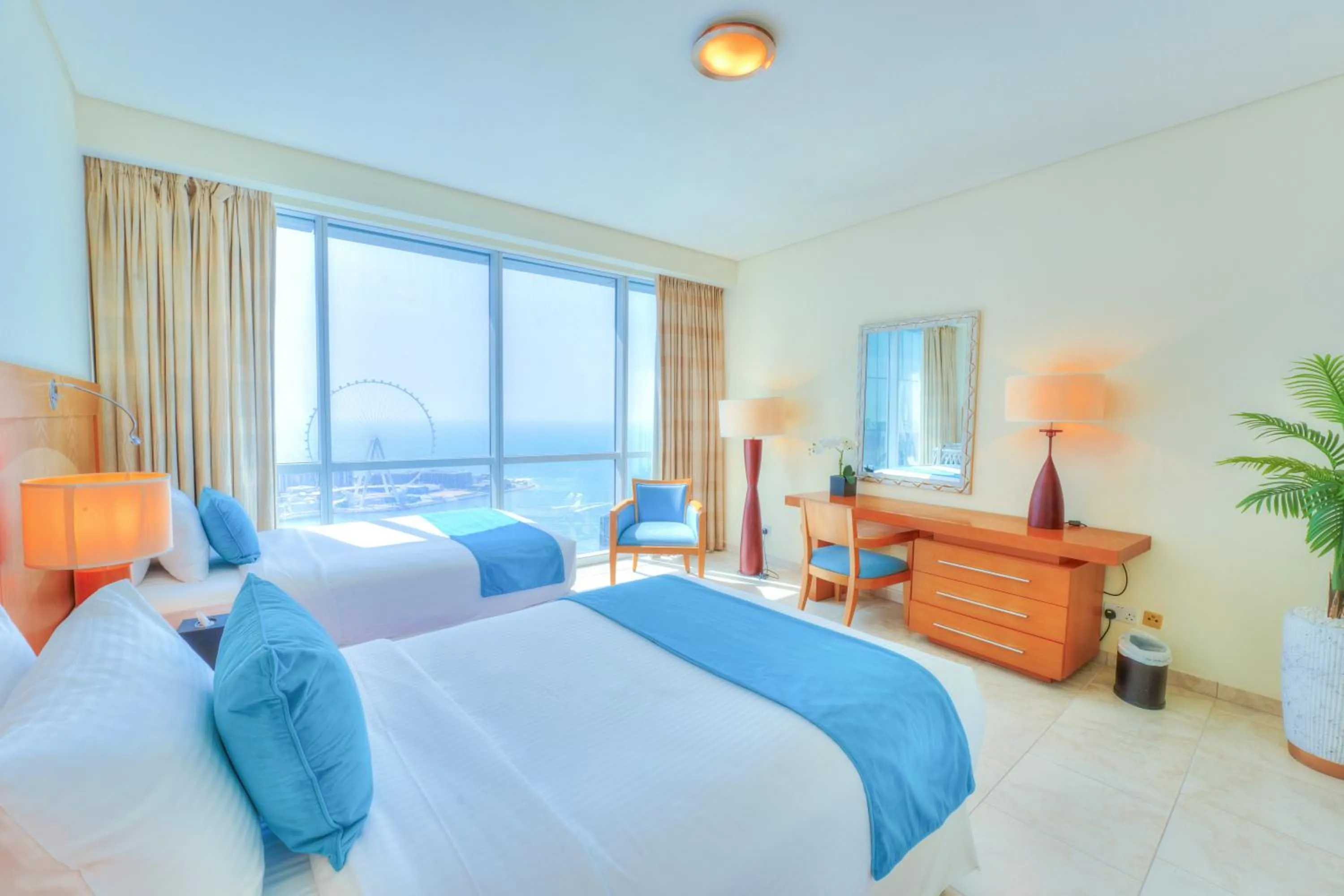 Deluxe Three-Bedroom Suite in Blue Beach Tower The Walk JBR