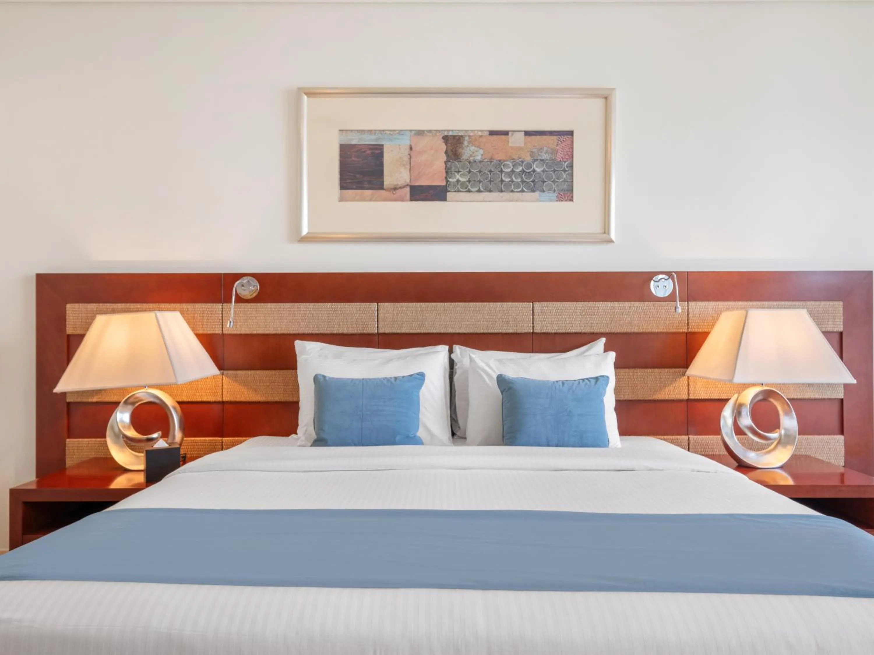 Deluxe Room in Blue Beach Tower The Walk JBR