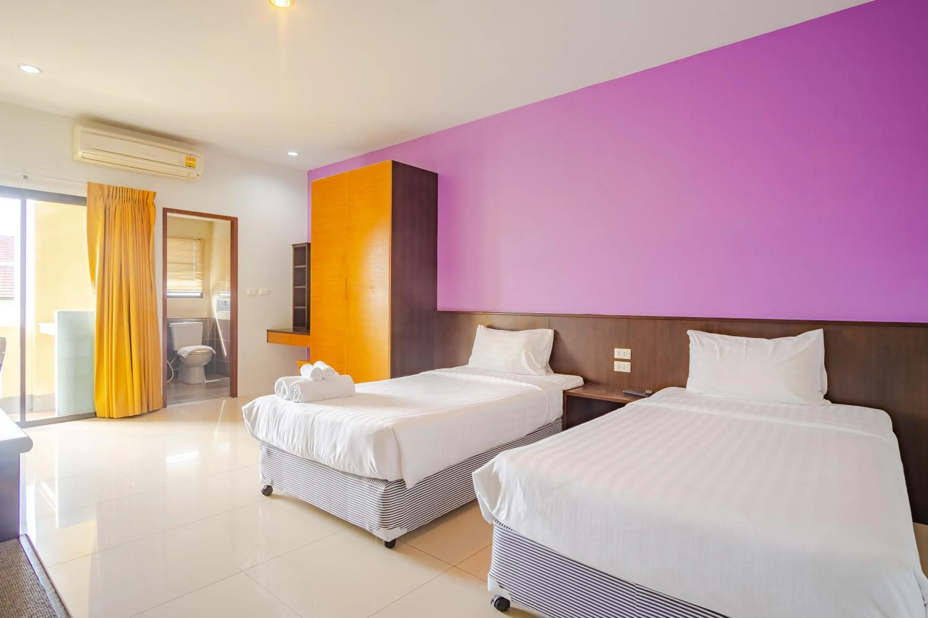 Standard Twin Room in AJ Residence