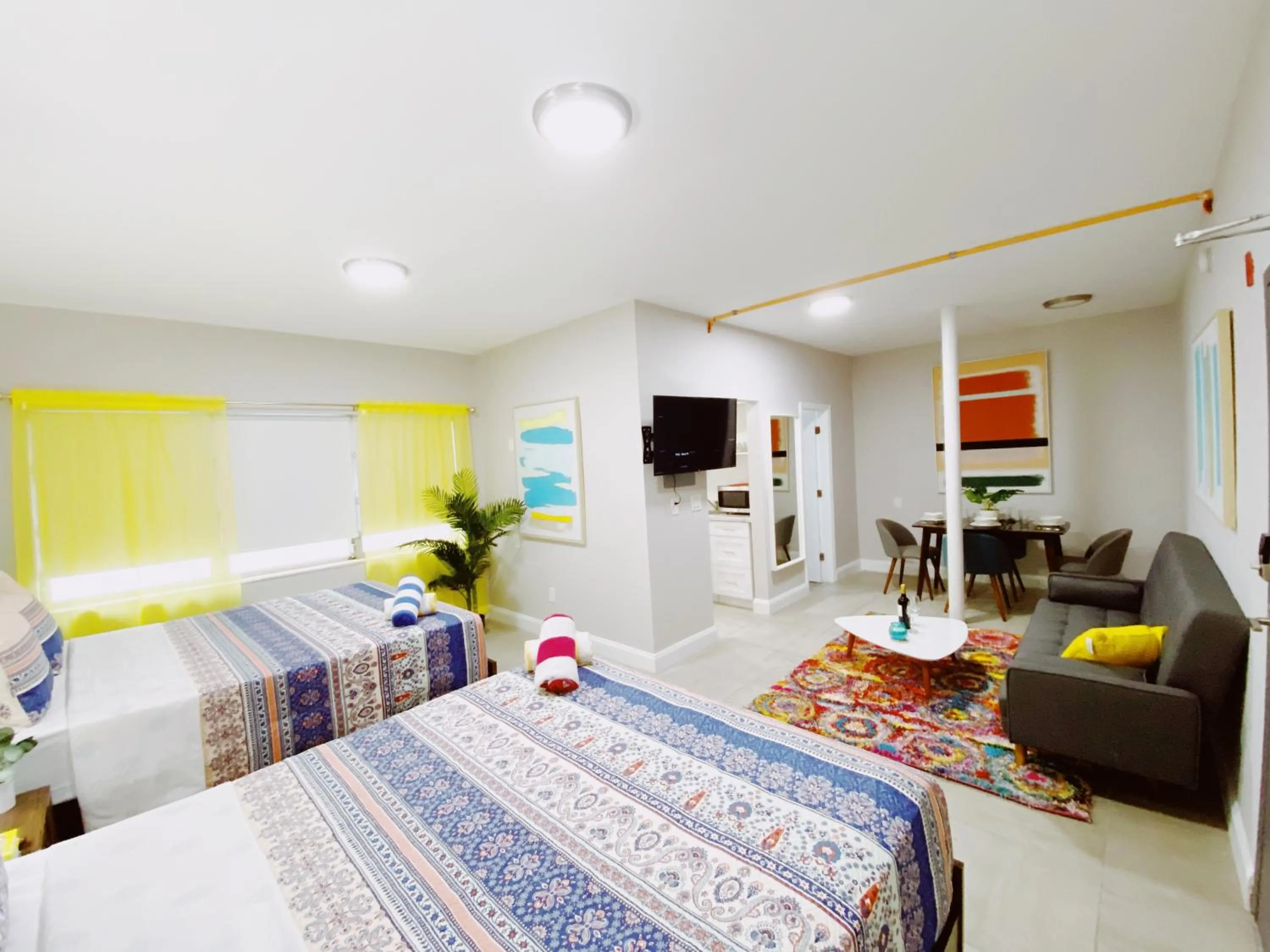 Premium Two Queen Studio with Kitchen and Sofa Bed in Miami International by Lowkl