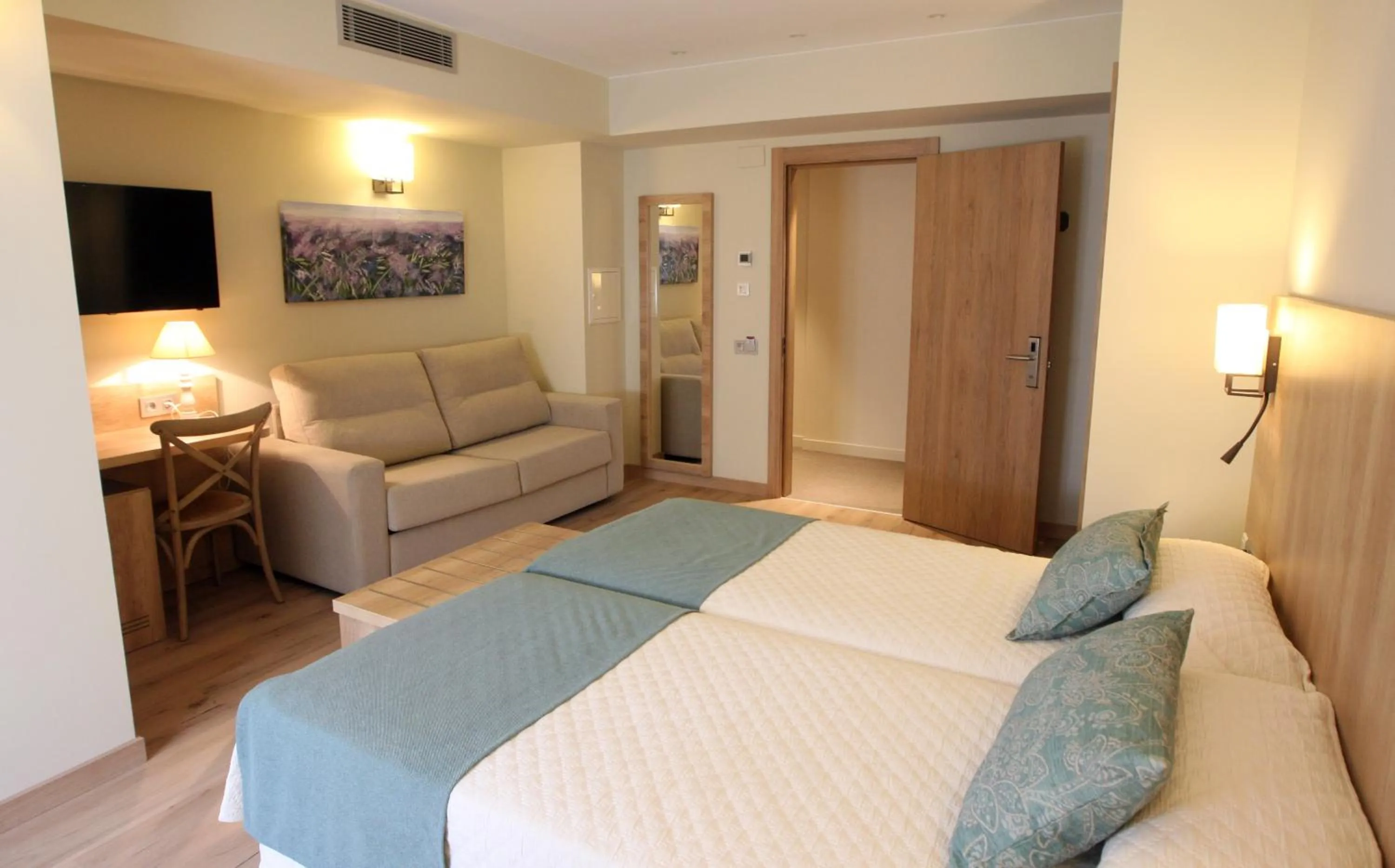 Quadruple Room in Hotel & Spa Real Villa Anayet