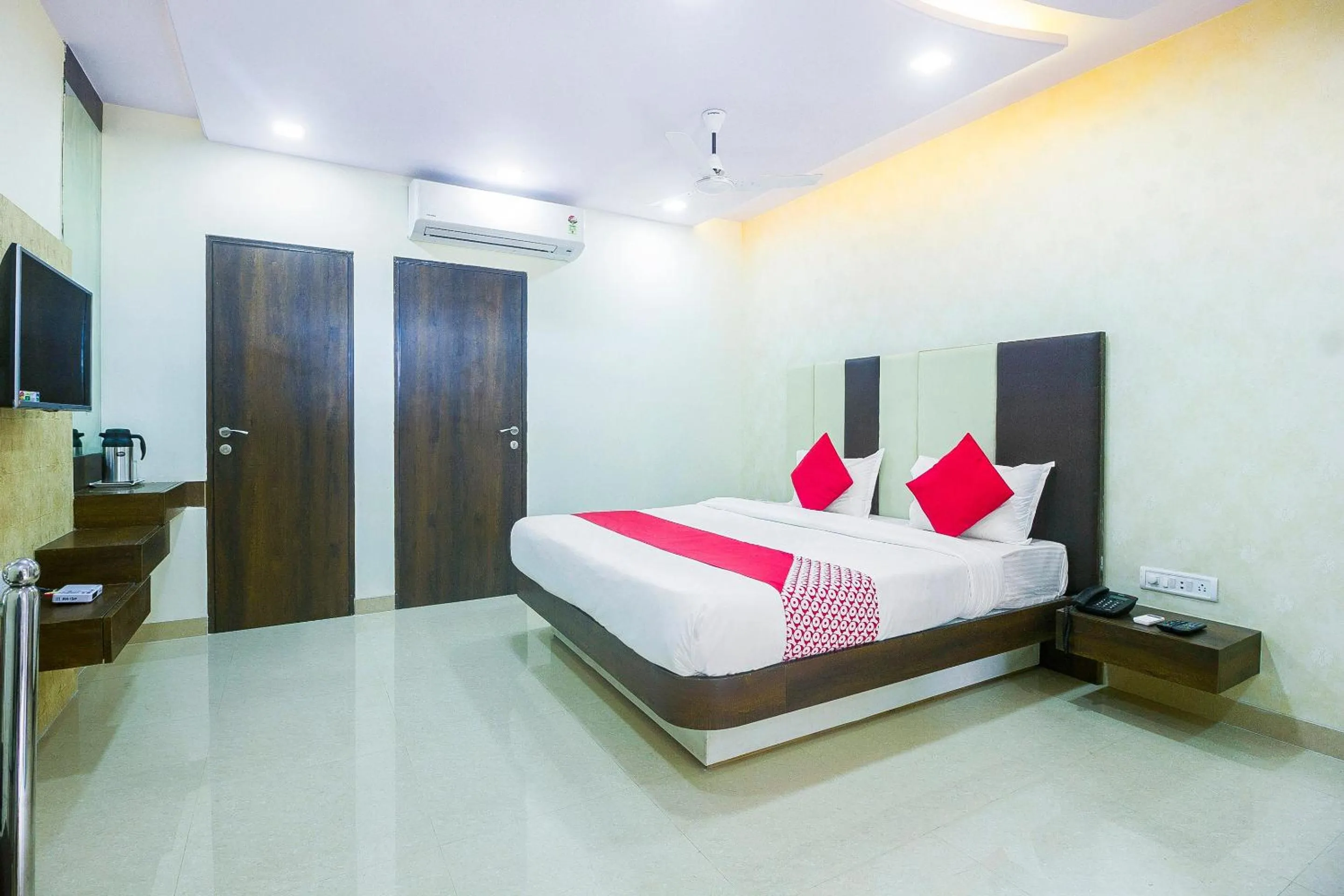 Classic Triple Room - single occupancy in Hotel O Samrat Palace