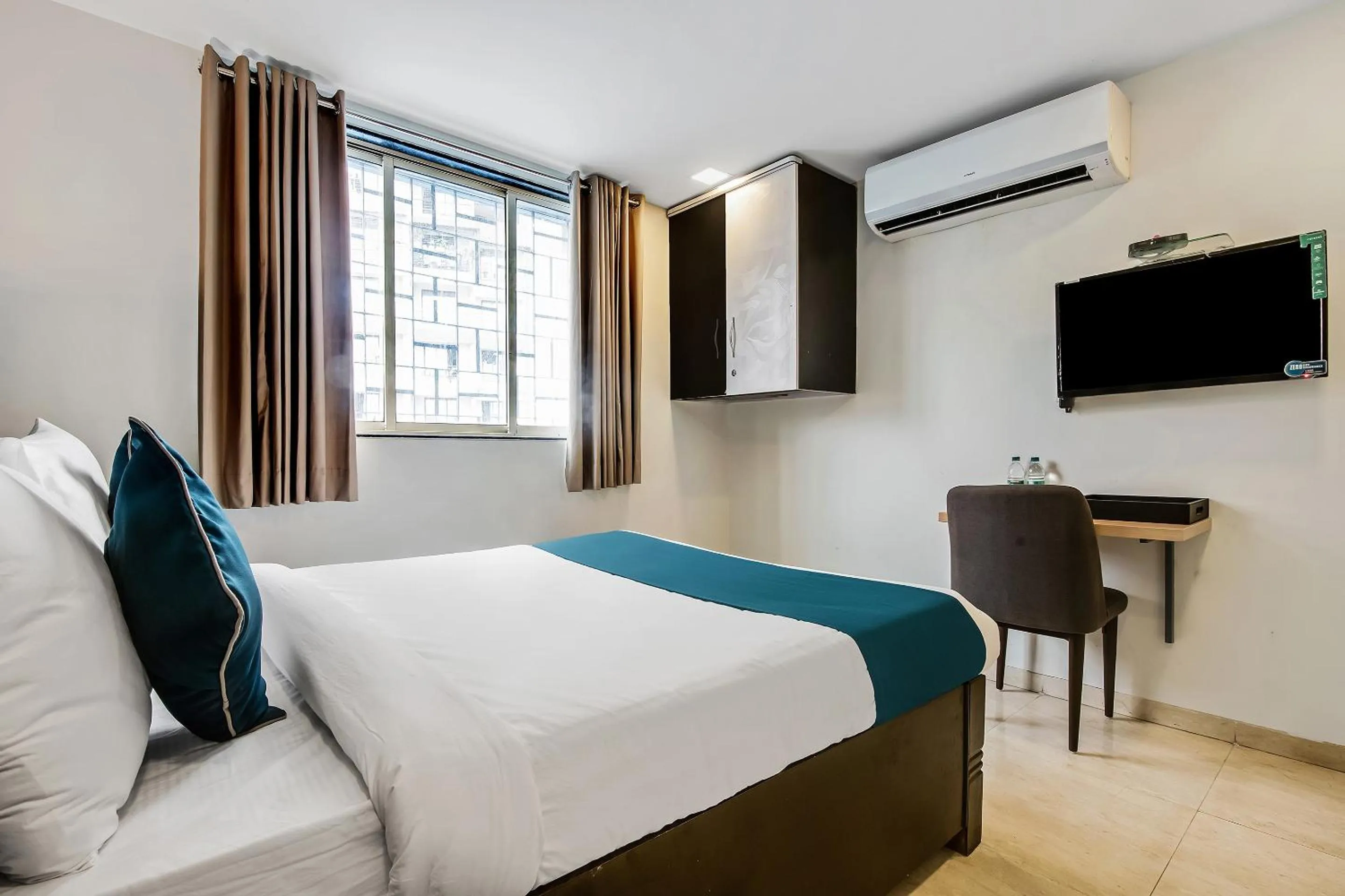 Small Single Room - single occupancy in Hotel O Nirsukh Palace