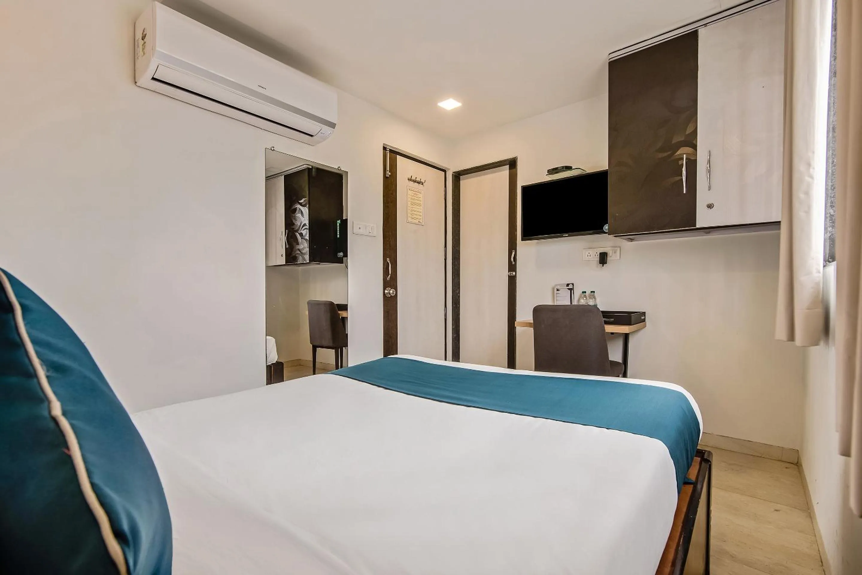 Small Single Room - single occupancy in Hotel O Nirsukh Palace