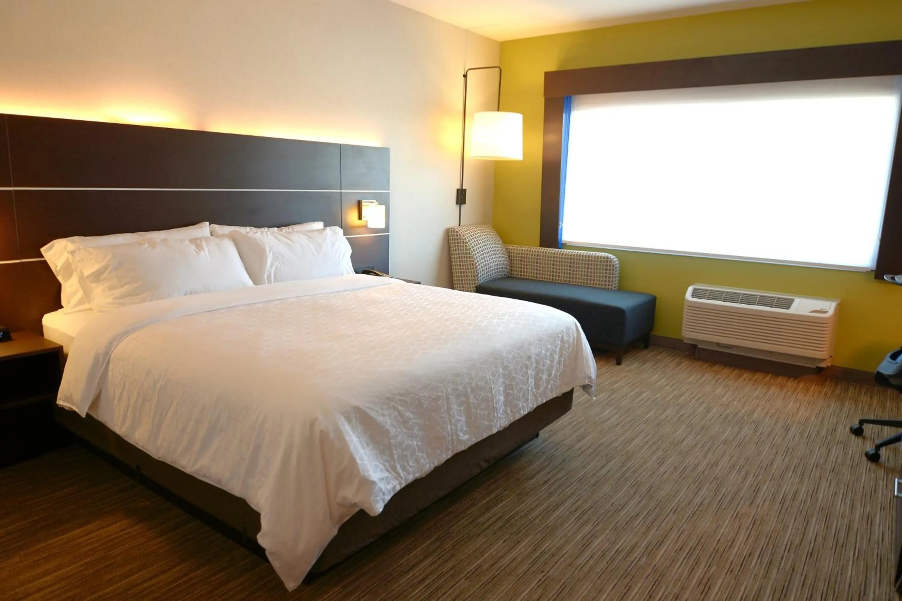 King Room - Hearing Accessible/Non-Smoking  in Holiday Inn Express & Suites Onalaska - La Crosse Area by IHG