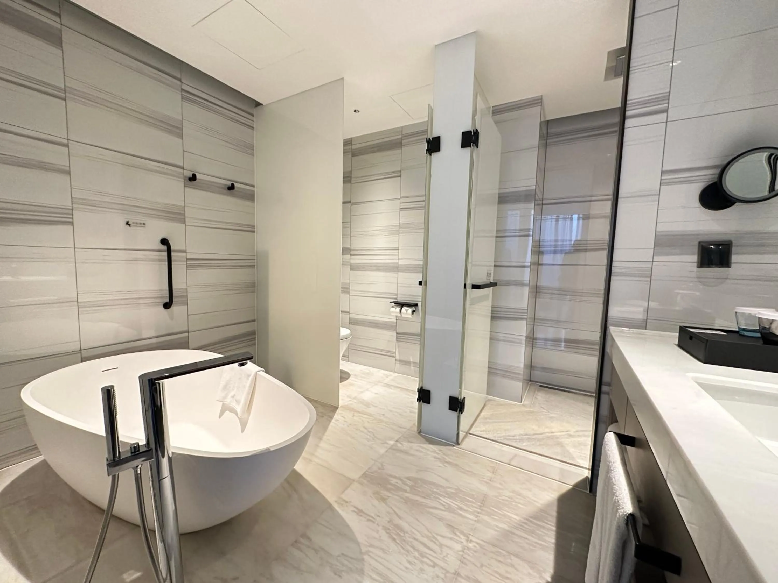 Royal Suite in Crowne Plaza Dalian Xinghai by IHG