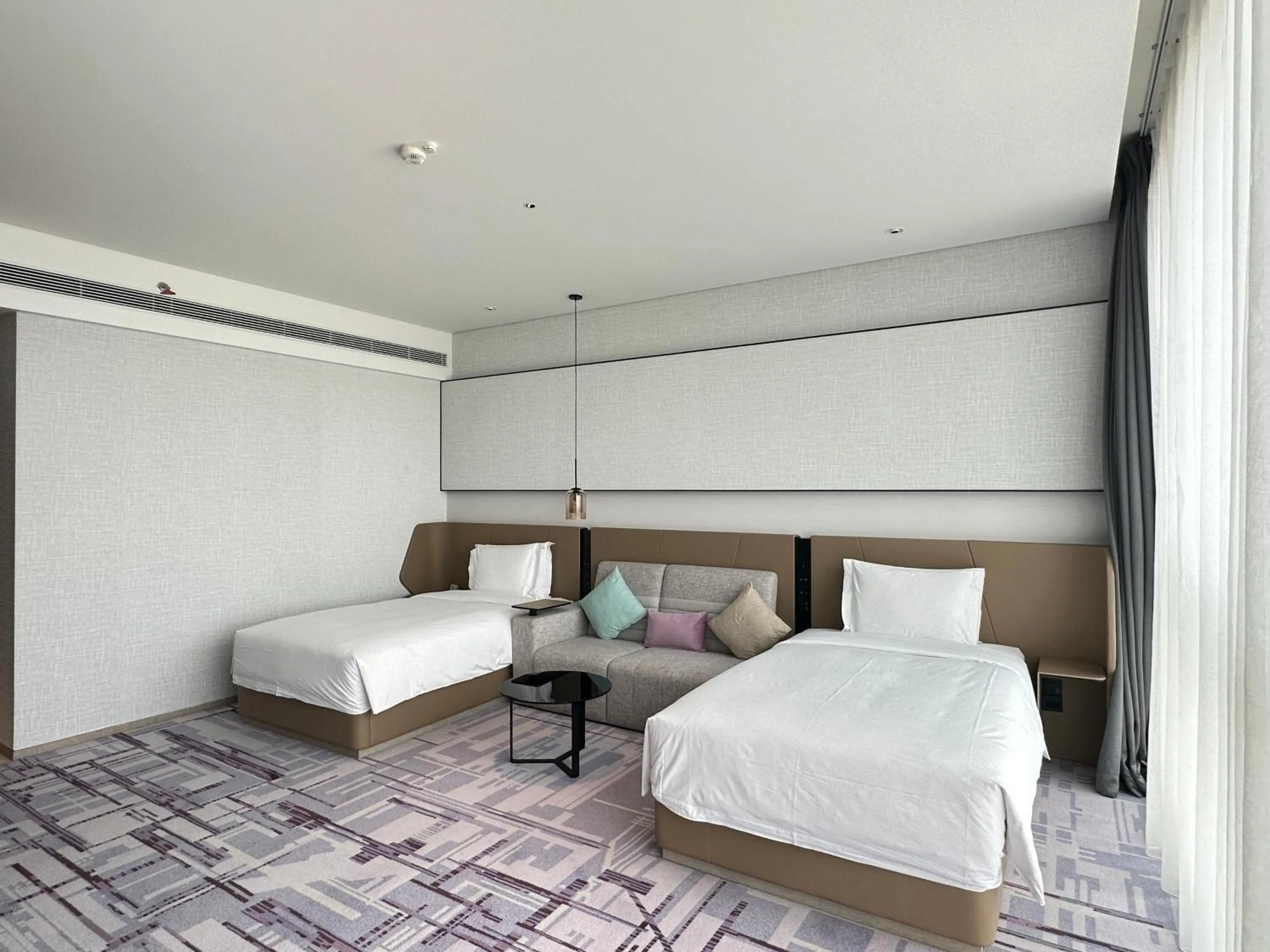 Standard Twin Room in Crowne Plaza Dalian Xinghai by IHG