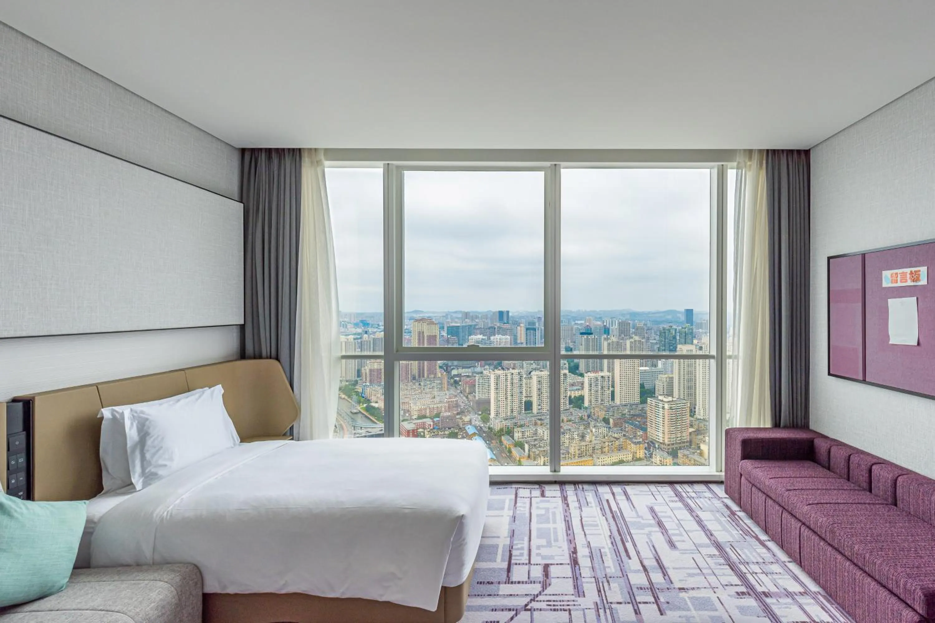 Standard King Room with Lounge Access in Crowne Plaza Dalian Xinghai by IHG