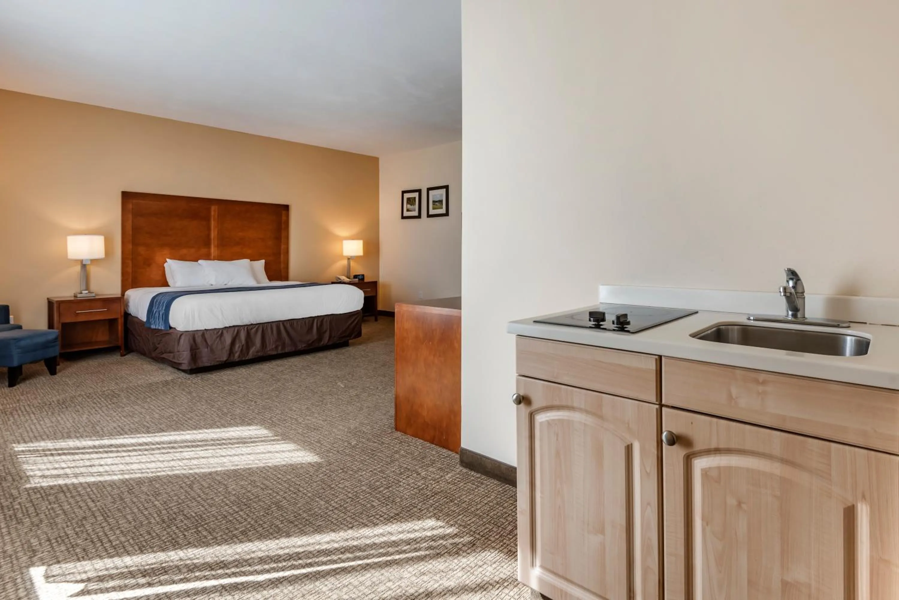 King Suite - Non Smoking in Comfort Inn Apalachin - Binghamton W Route 17