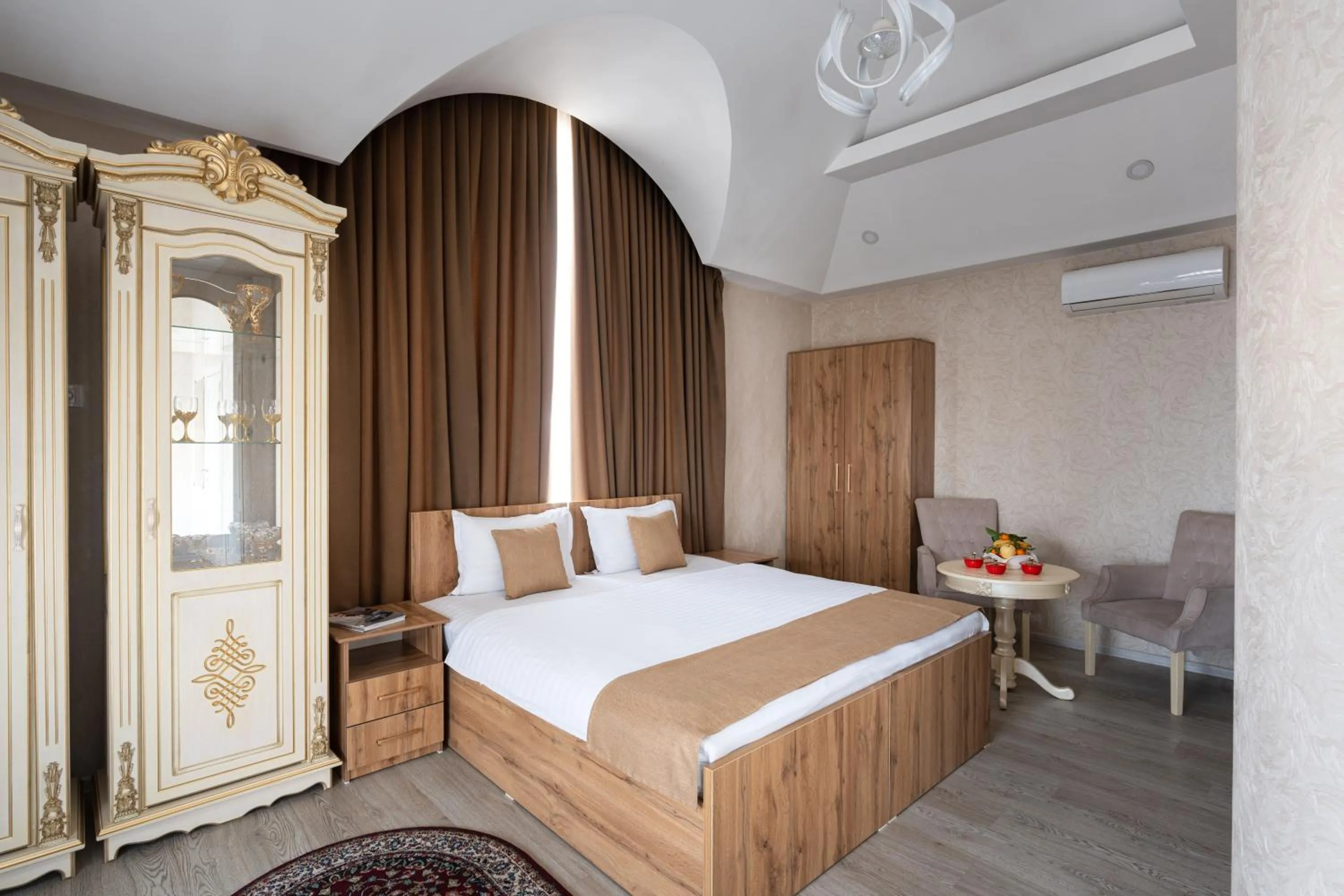 One-Bedroom Suite in Shoxjahon Hotel - 600 Mbps Internet