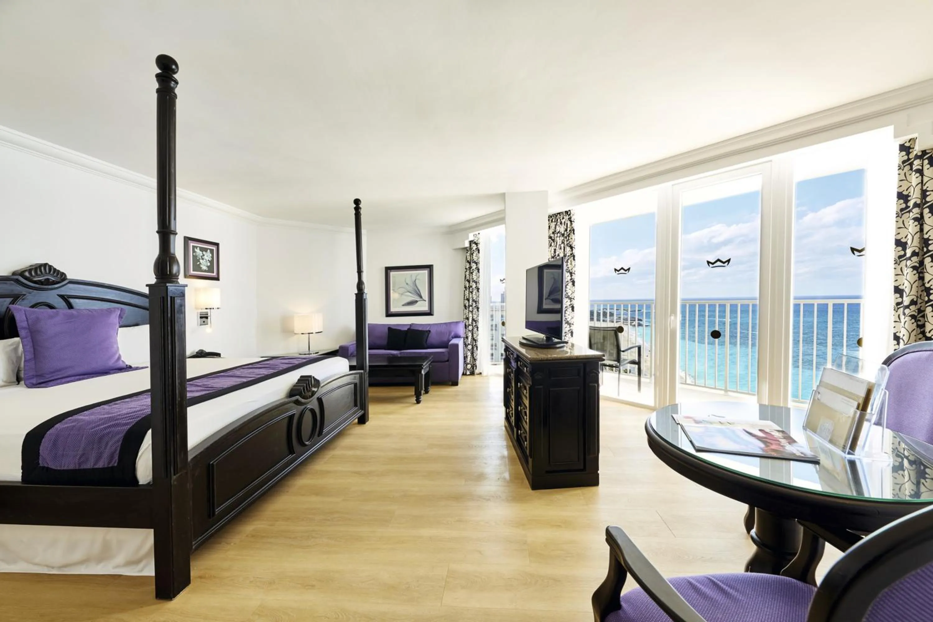 Junior Suite Ocean Front - single occupancy in Riu Palace Paradise Island - Adults Only - All Inclusive