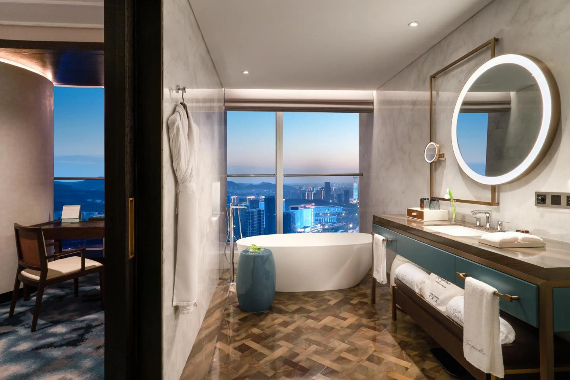 Deluxe King Room in Kempinski Hotel Jinan