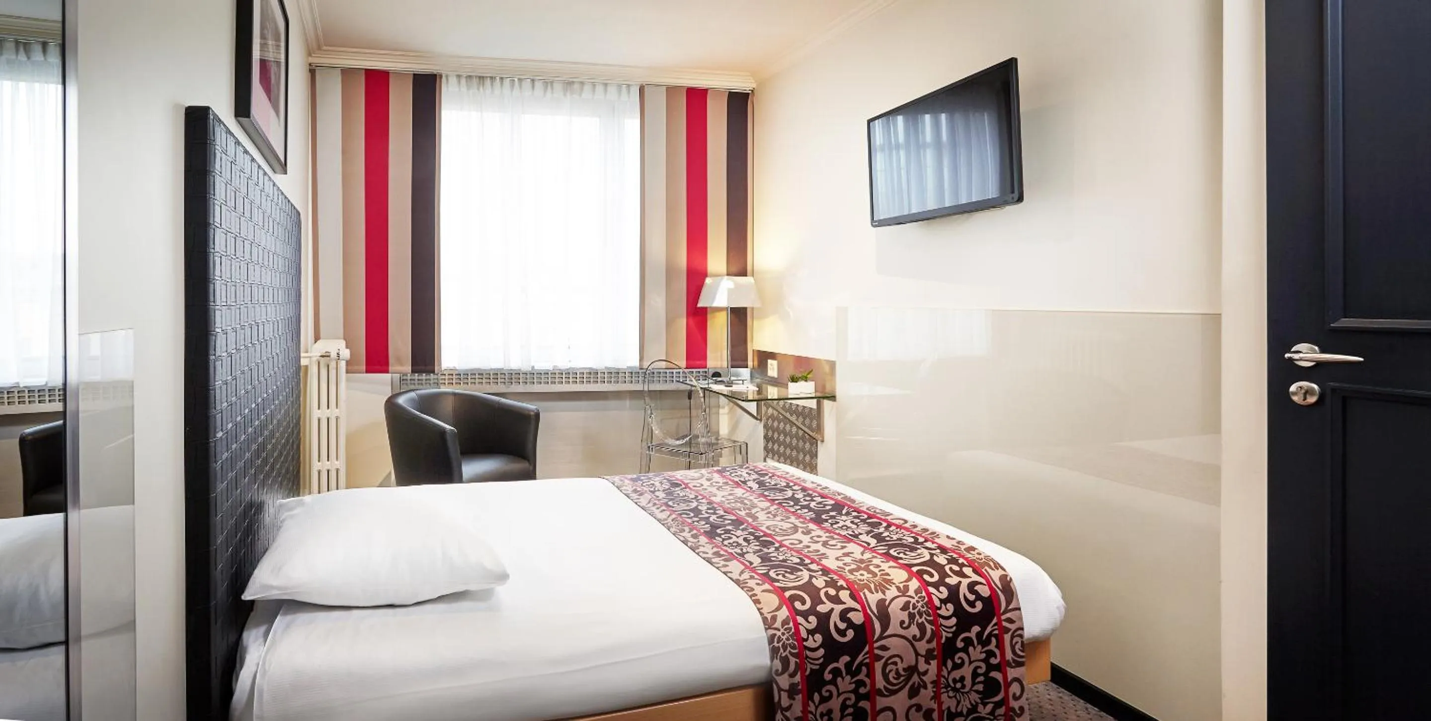 Small Single Room in Hotel Suisse