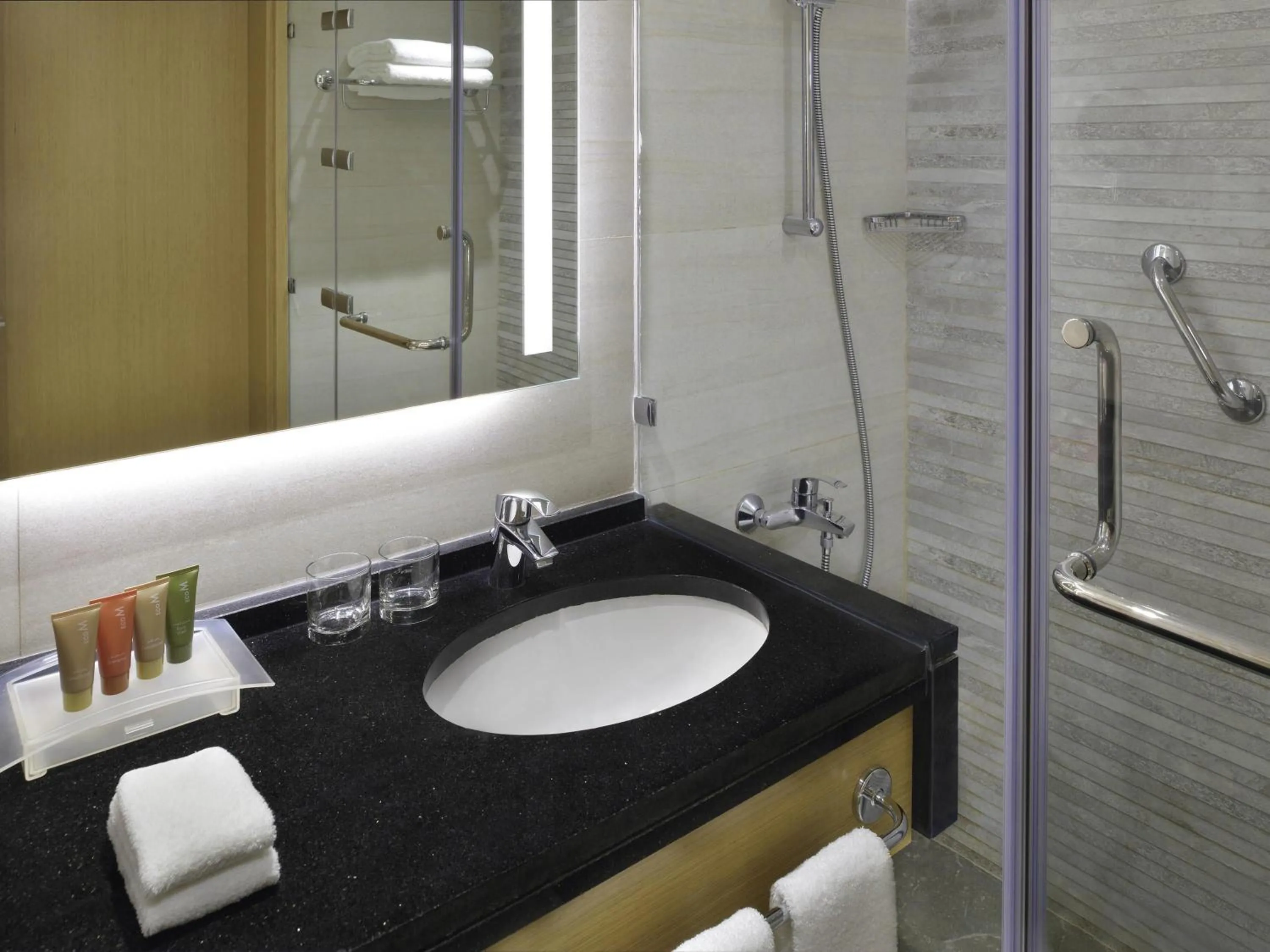 Superior Twin Room in Mövenpick Hotel Amman