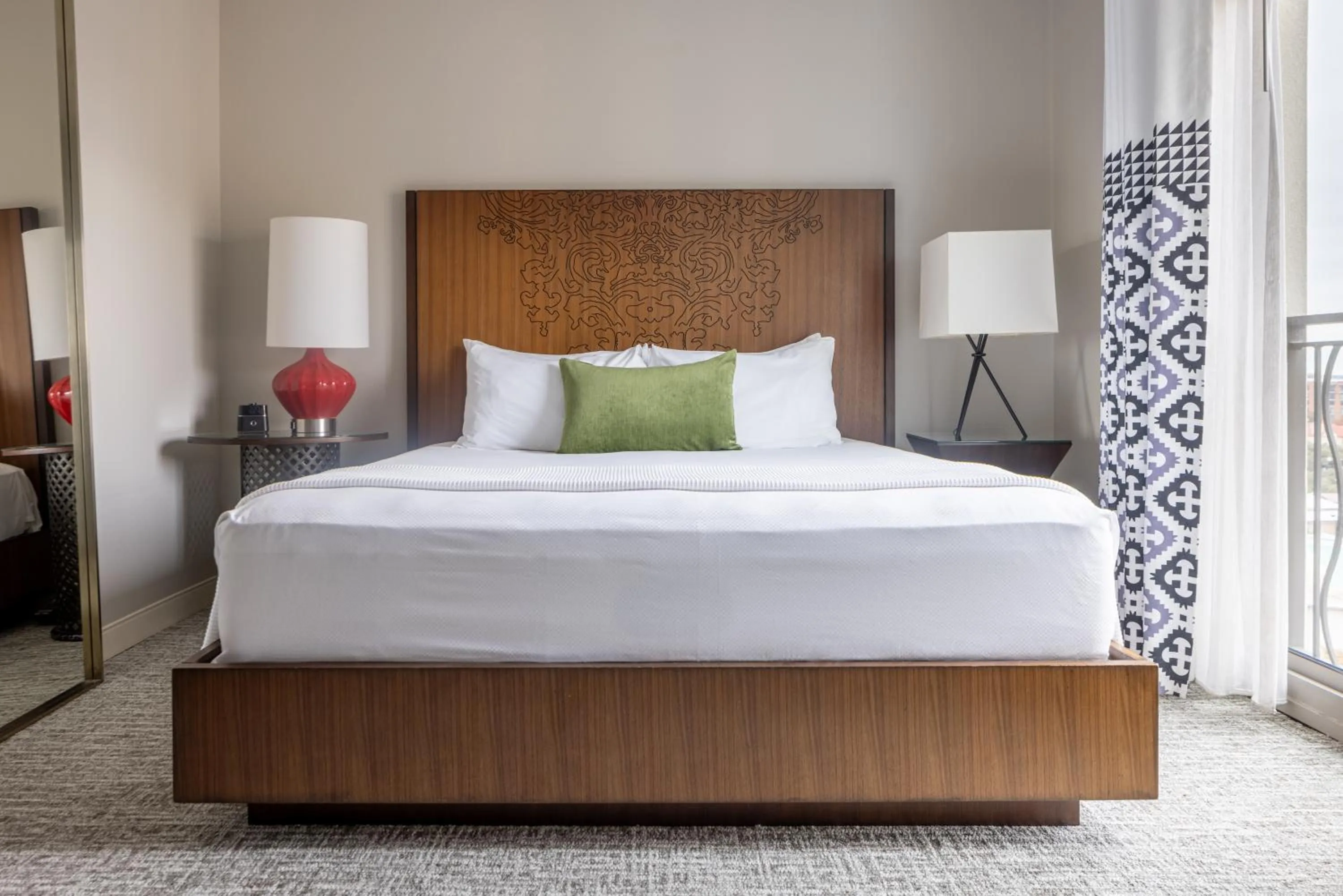 Accessible King Suite Roll in Shower in Hotel Contessa - Suites on the Riverwalk