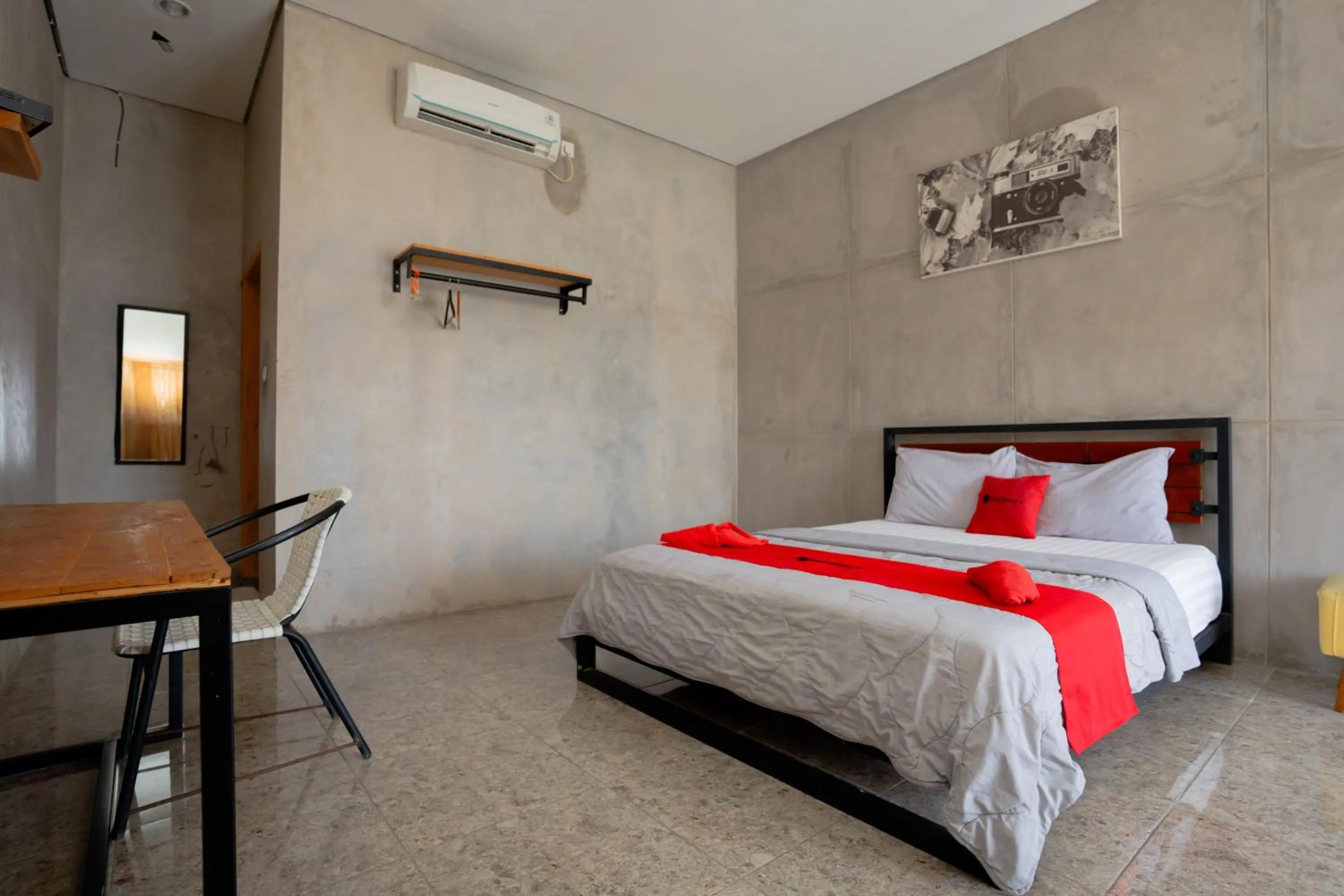 Double Room in RedDoorz Syariah near Lombok Epicentrum Mall