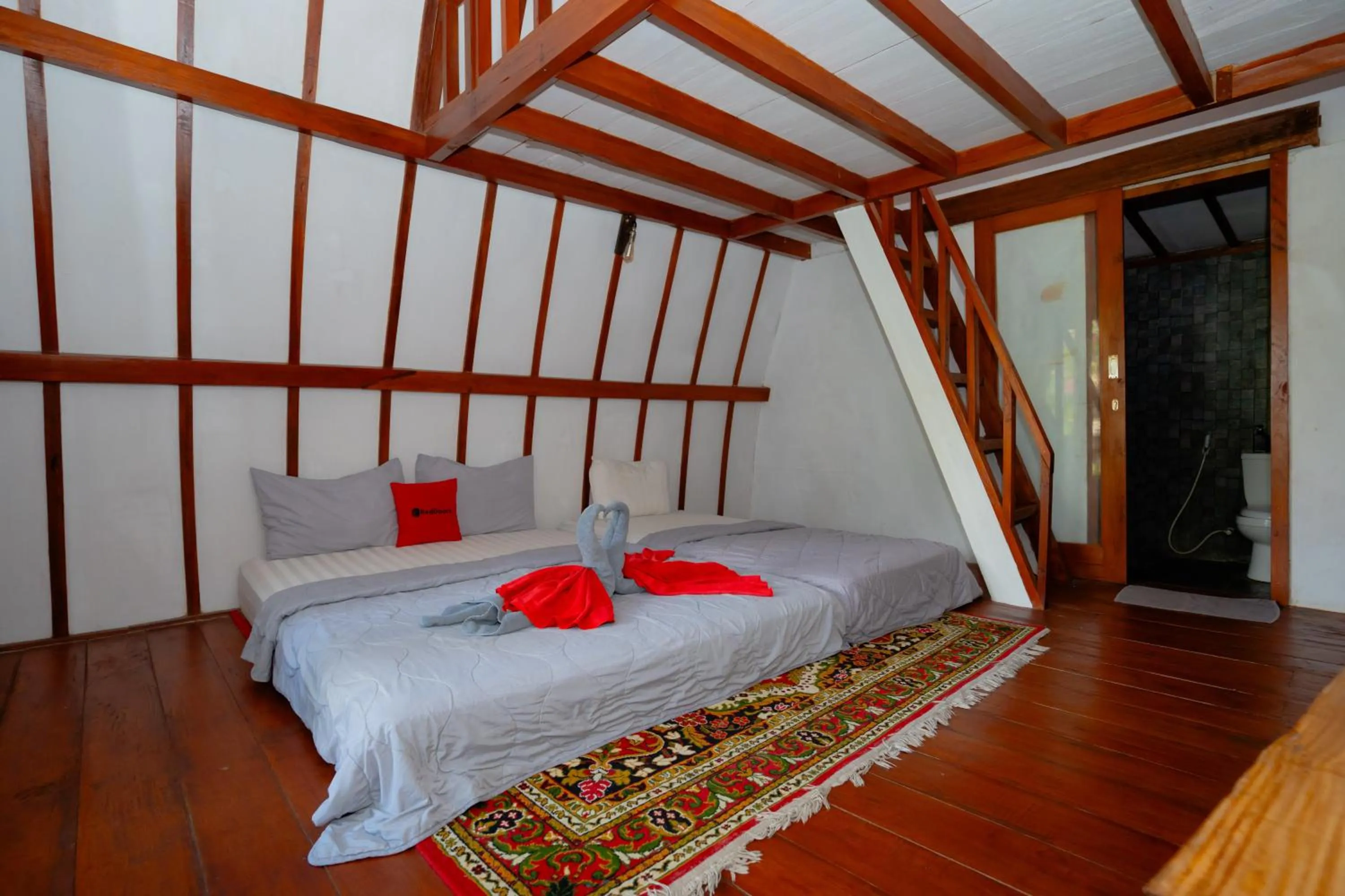 Family Double Room in RedDoorz Syariah near Lombok Epicentrum Mall