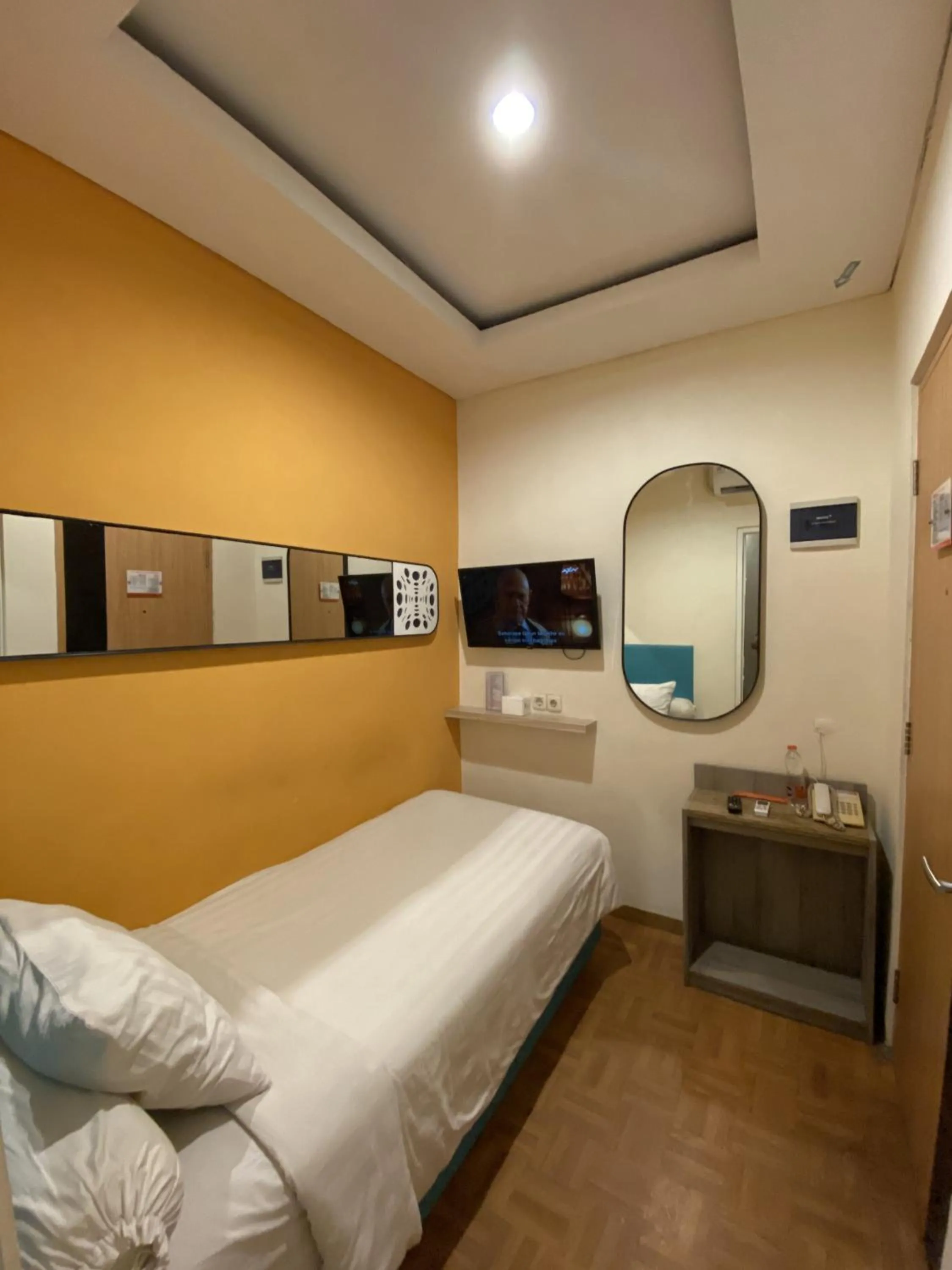 Single Room in Front One Budget Malang by Azana