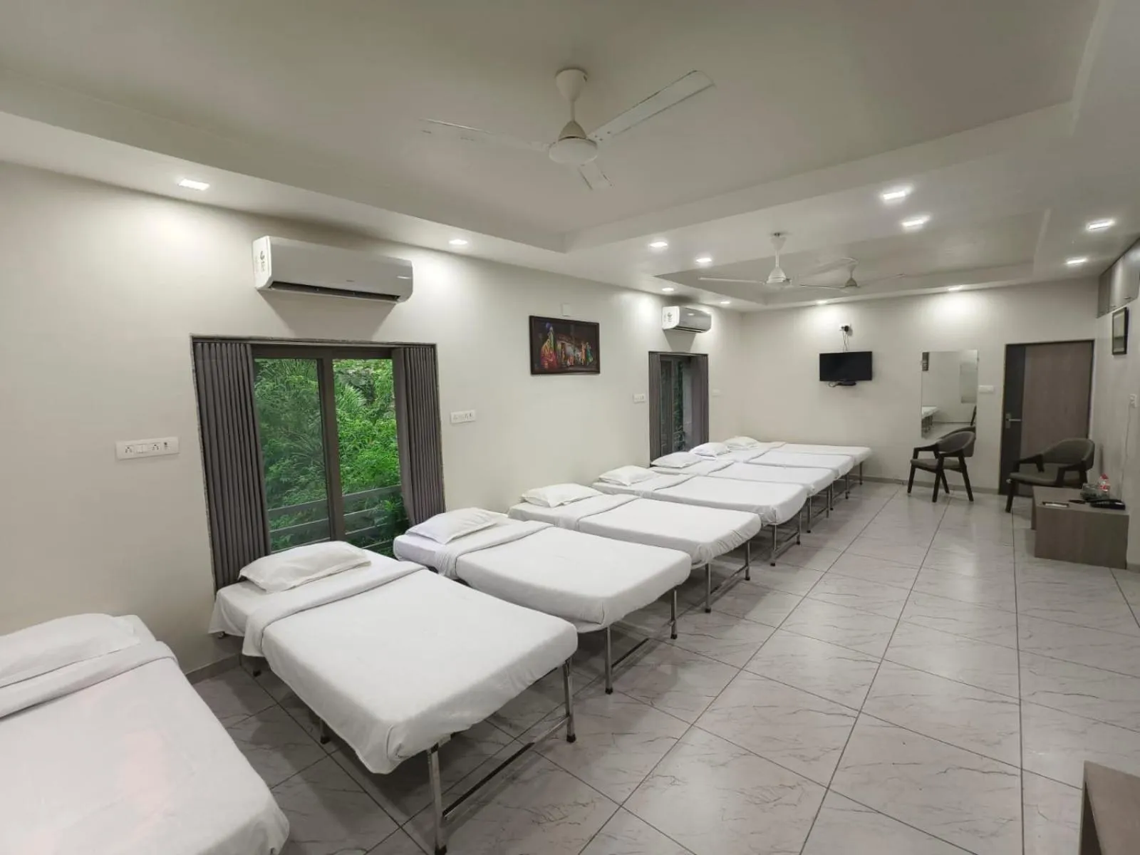 Family Room in Sterling Gir