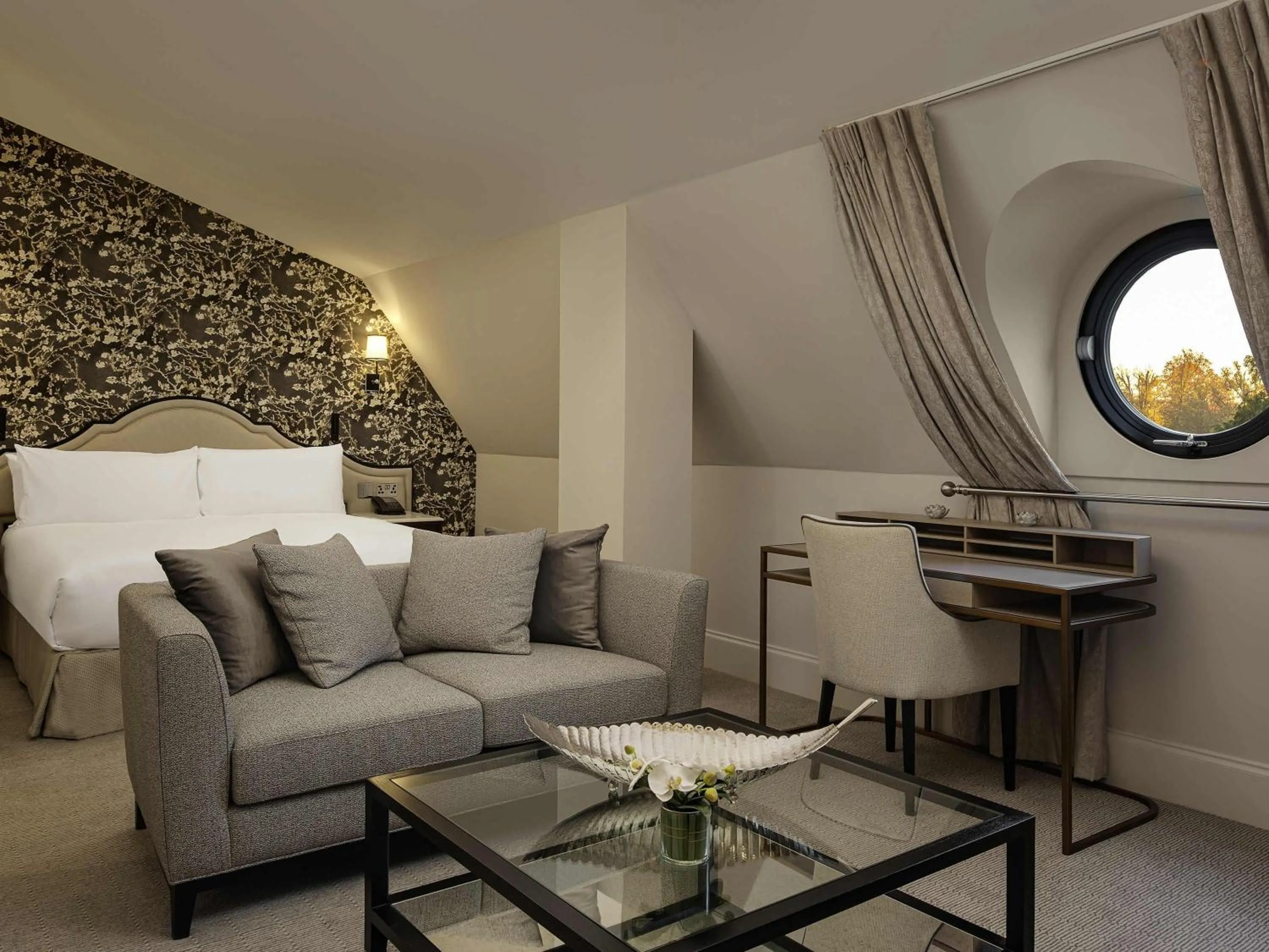 King Eaves Room in Fairmont Windsor Park