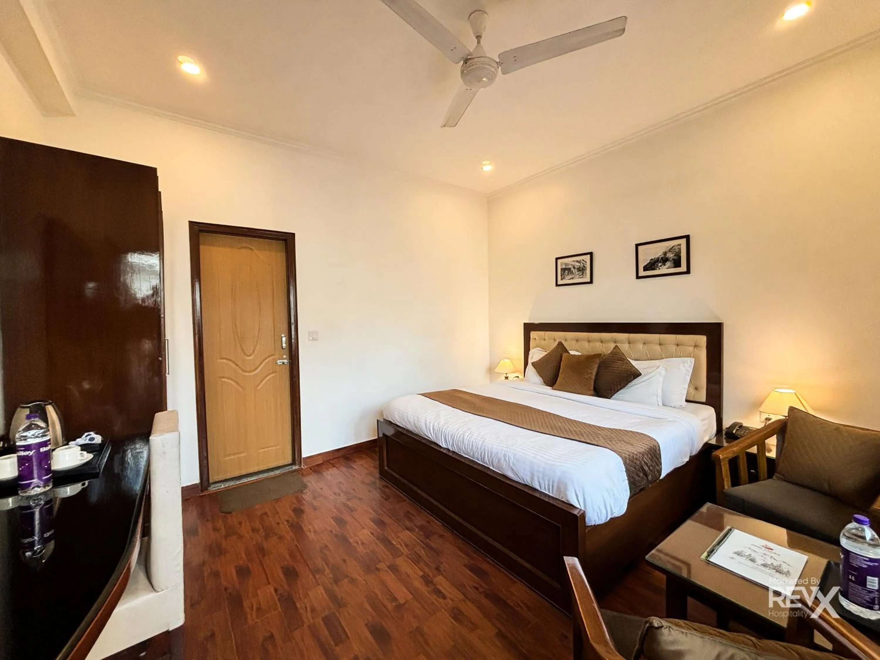 Deluxe Room - single occupancy in Hotel Sunny Cot - Free Mall Shuttle and Parking