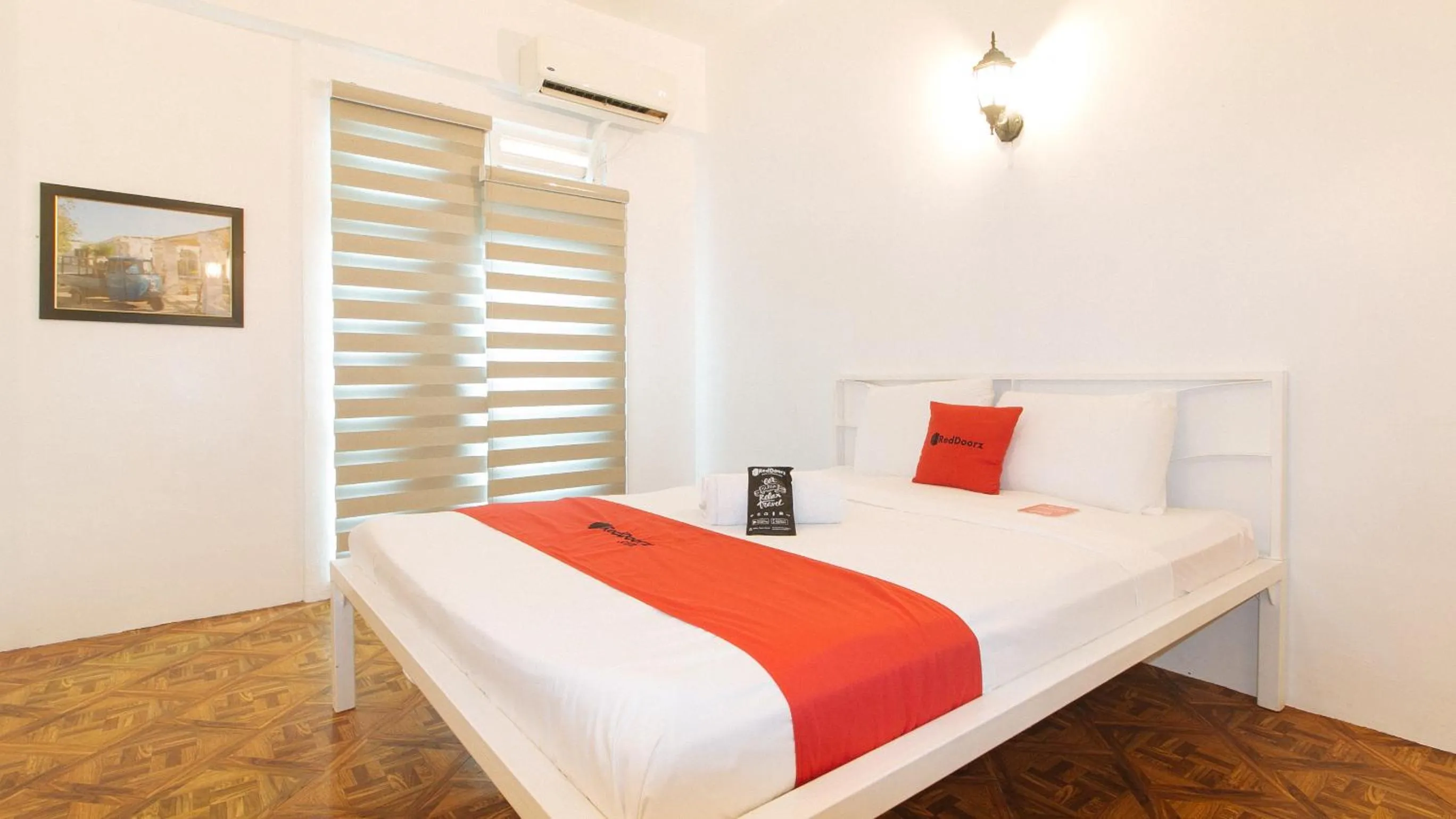 Deluxe Room in RedDoorz at The Providence Tower