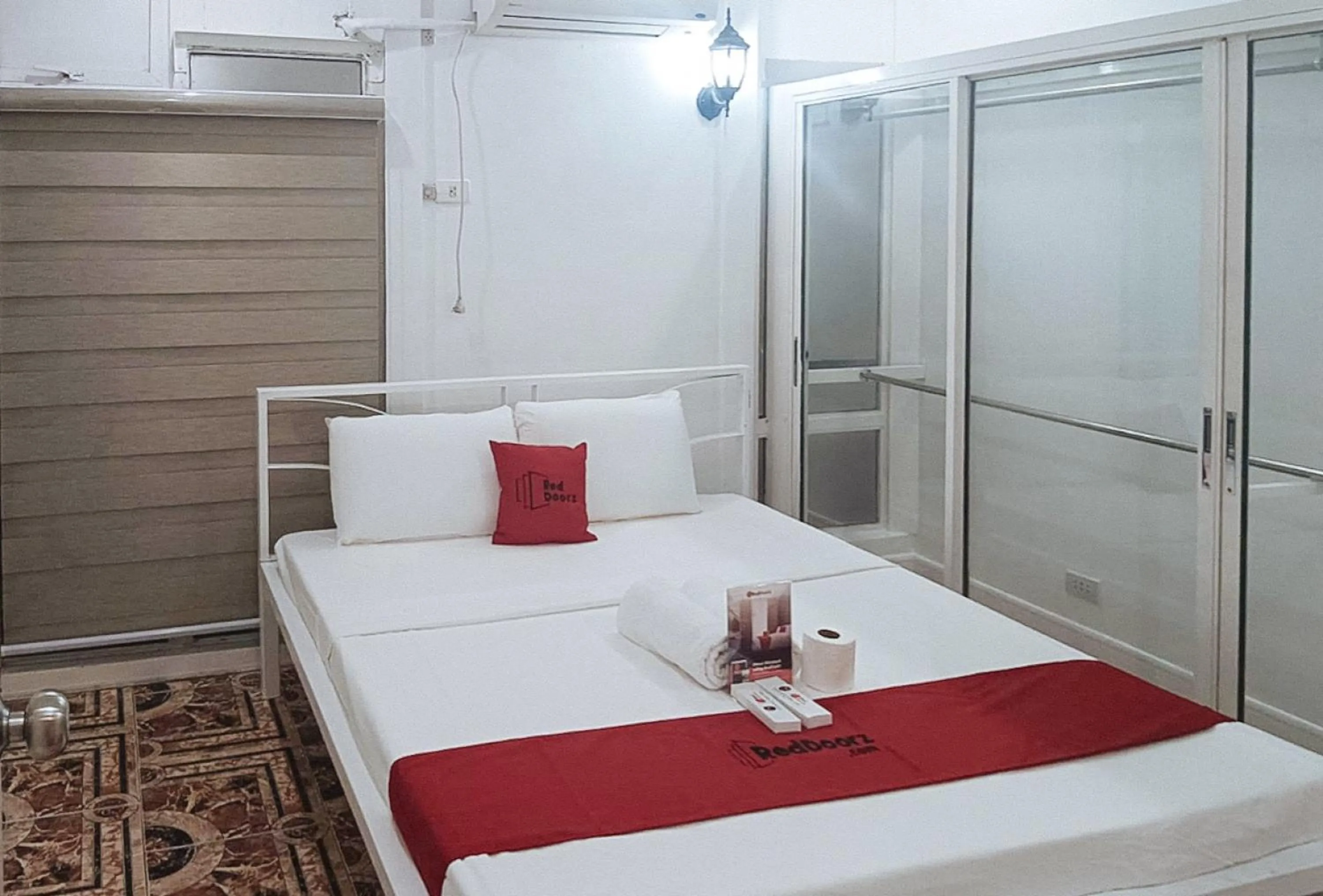 Family Room in RedDoorz at The Providence Tower