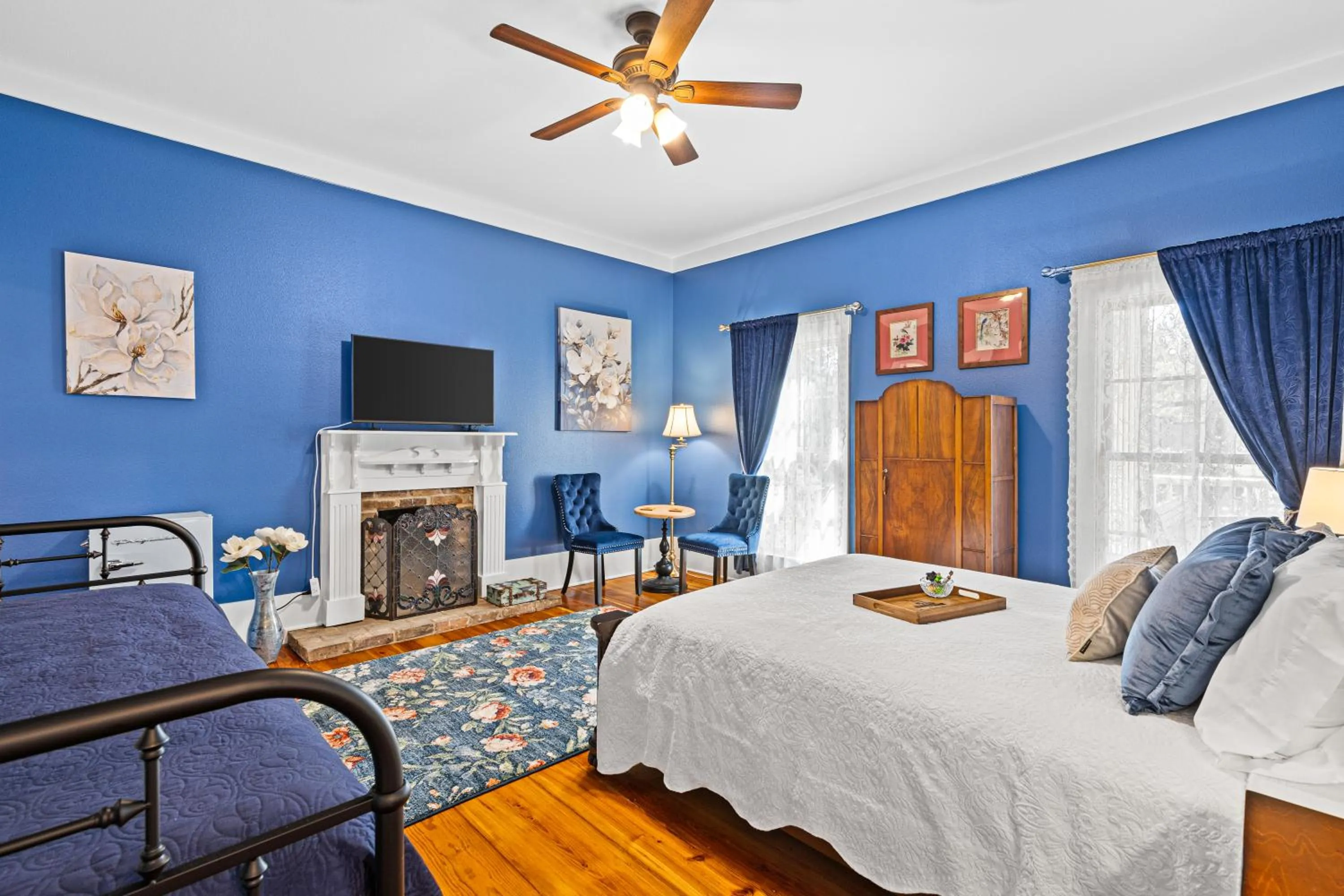 Queen Room with Garden View in The Steamboat Inn