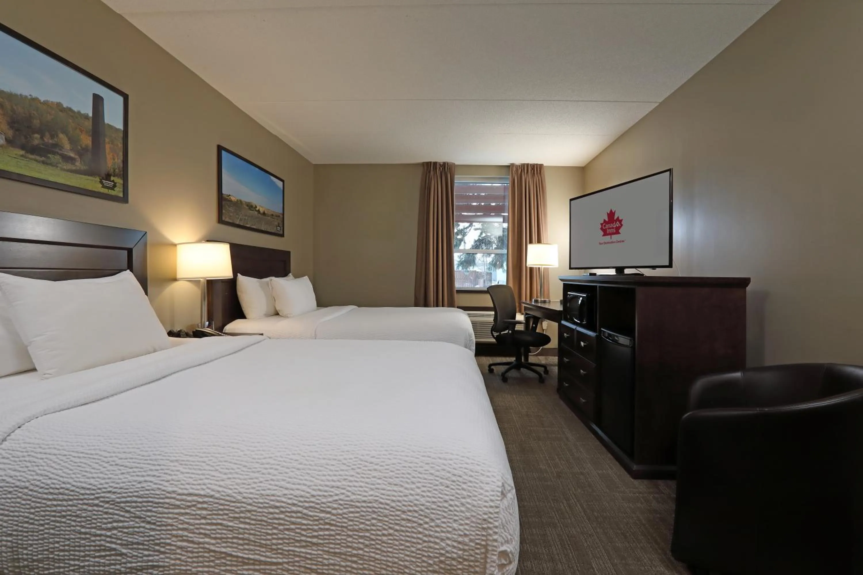 Deluxe Queen Room in Canad Inns Destination Centre Windsor Park