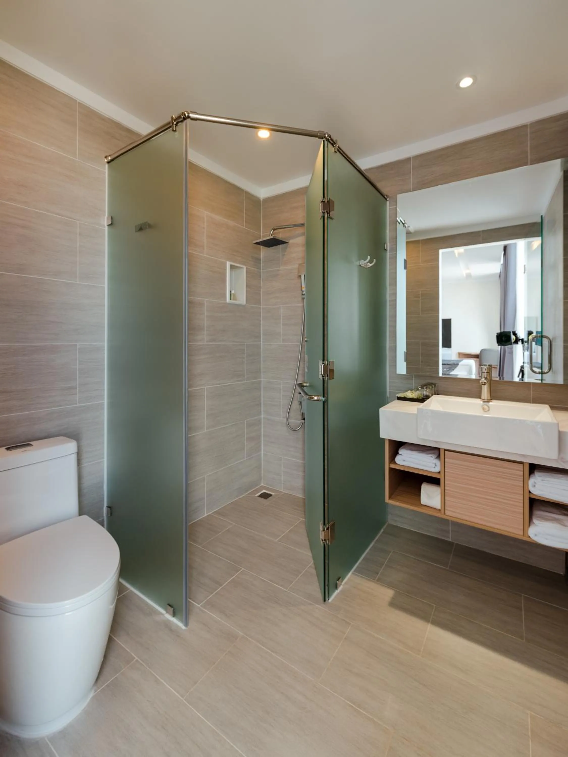 Standard Triple Room in The Empire Hotel