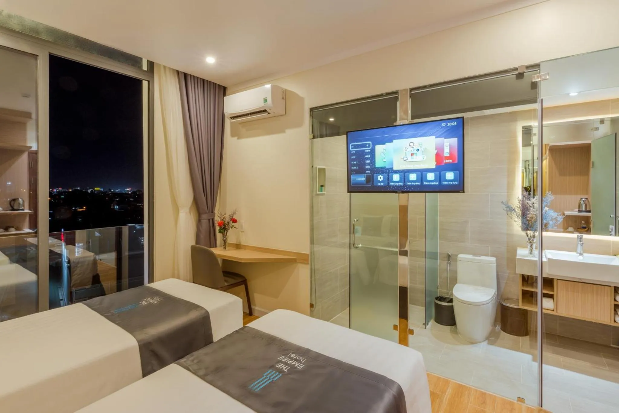 Deluxe Twin Room in The Empire Hotel