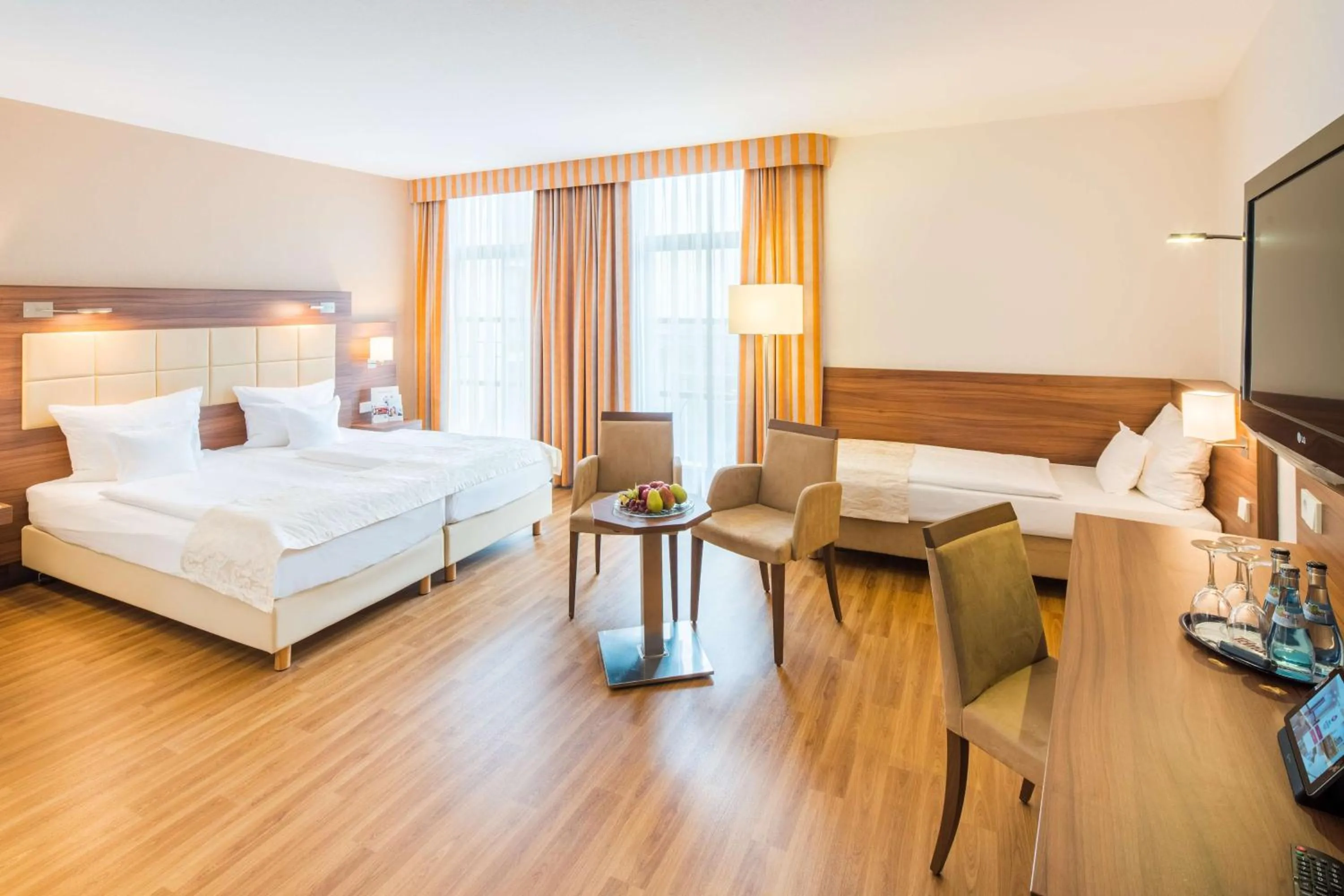 Family Room with double bed and sofa bed in Best Western Plus Hotel Am Schlossberg