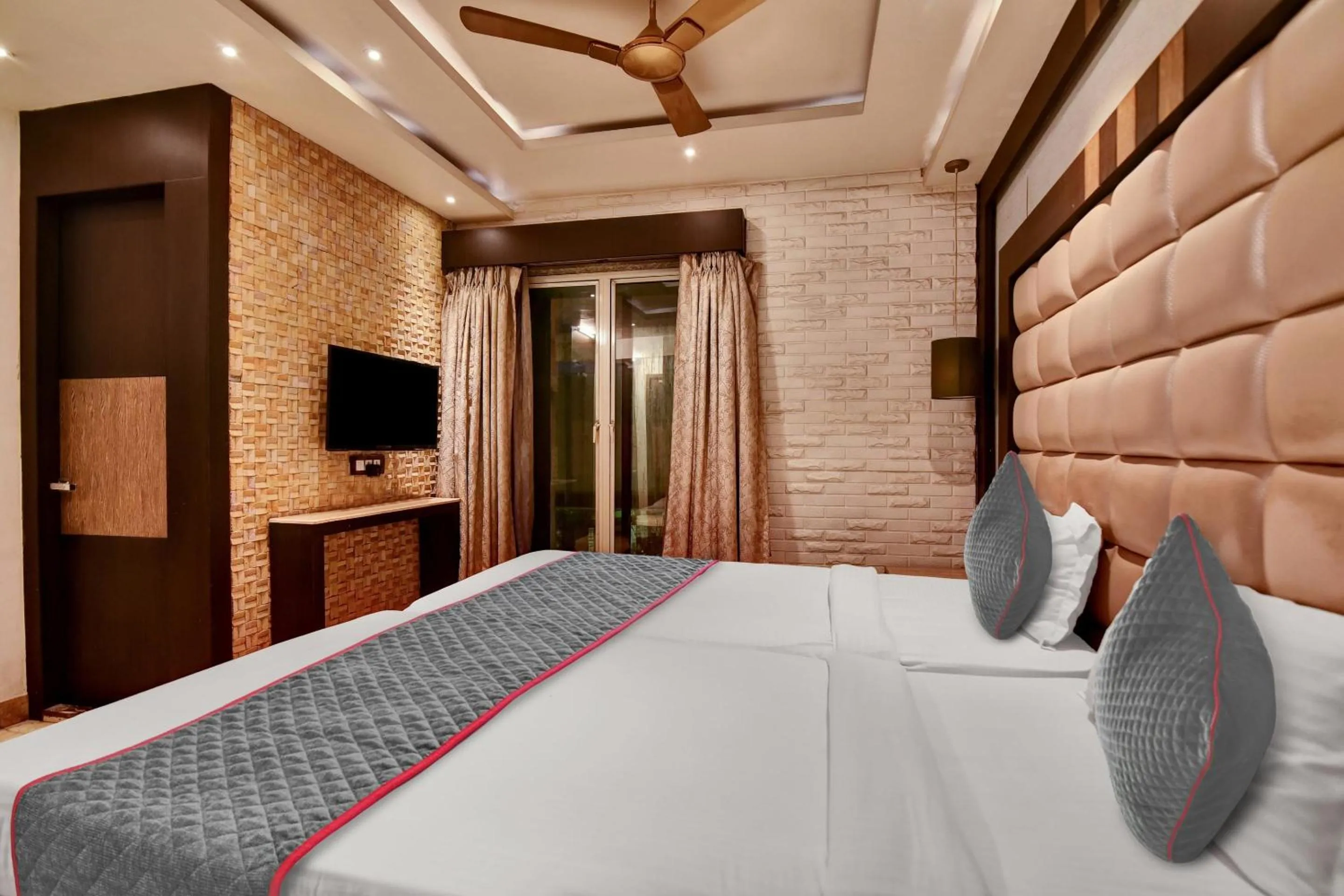 Standard Double Room in Hotel Acme