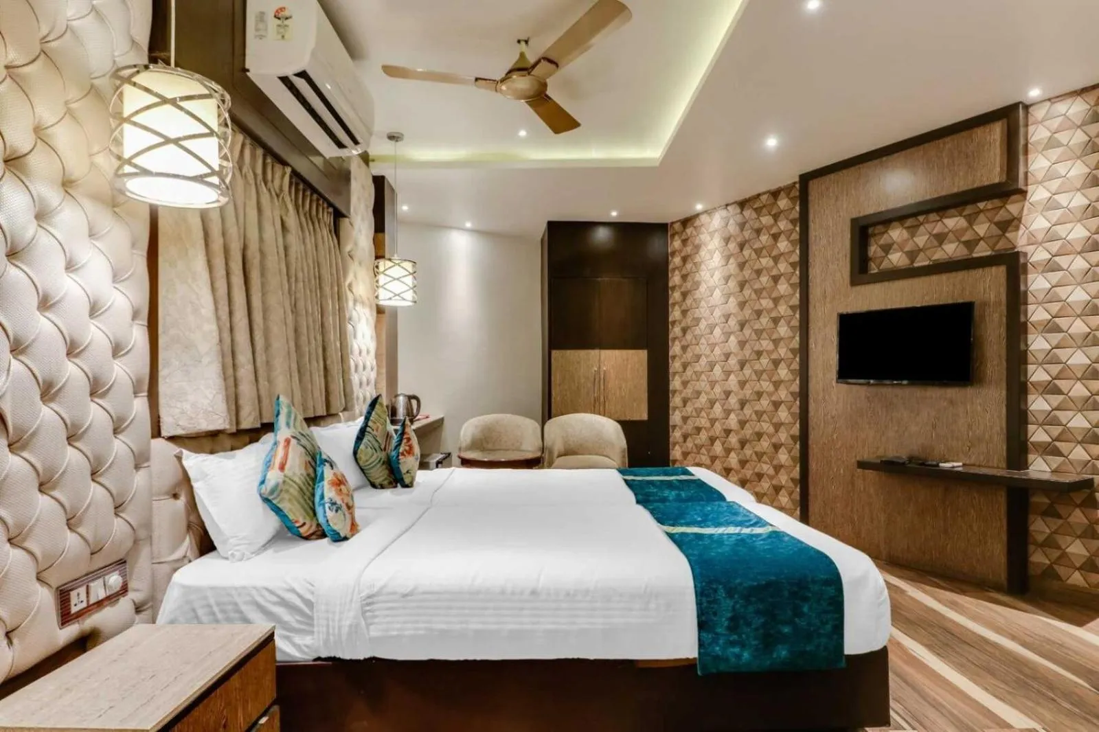 Deluxe Double or Twin Room in Hotel Acme