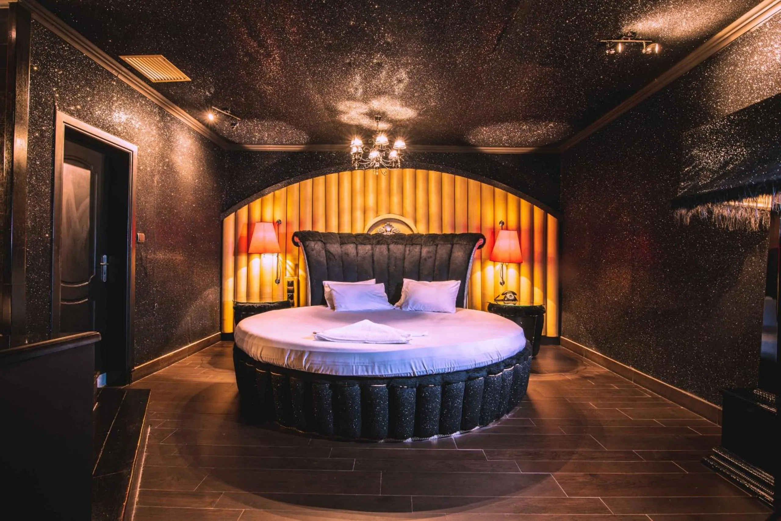 King Suite with Spa Bath in Ruby Rooms Kifisia