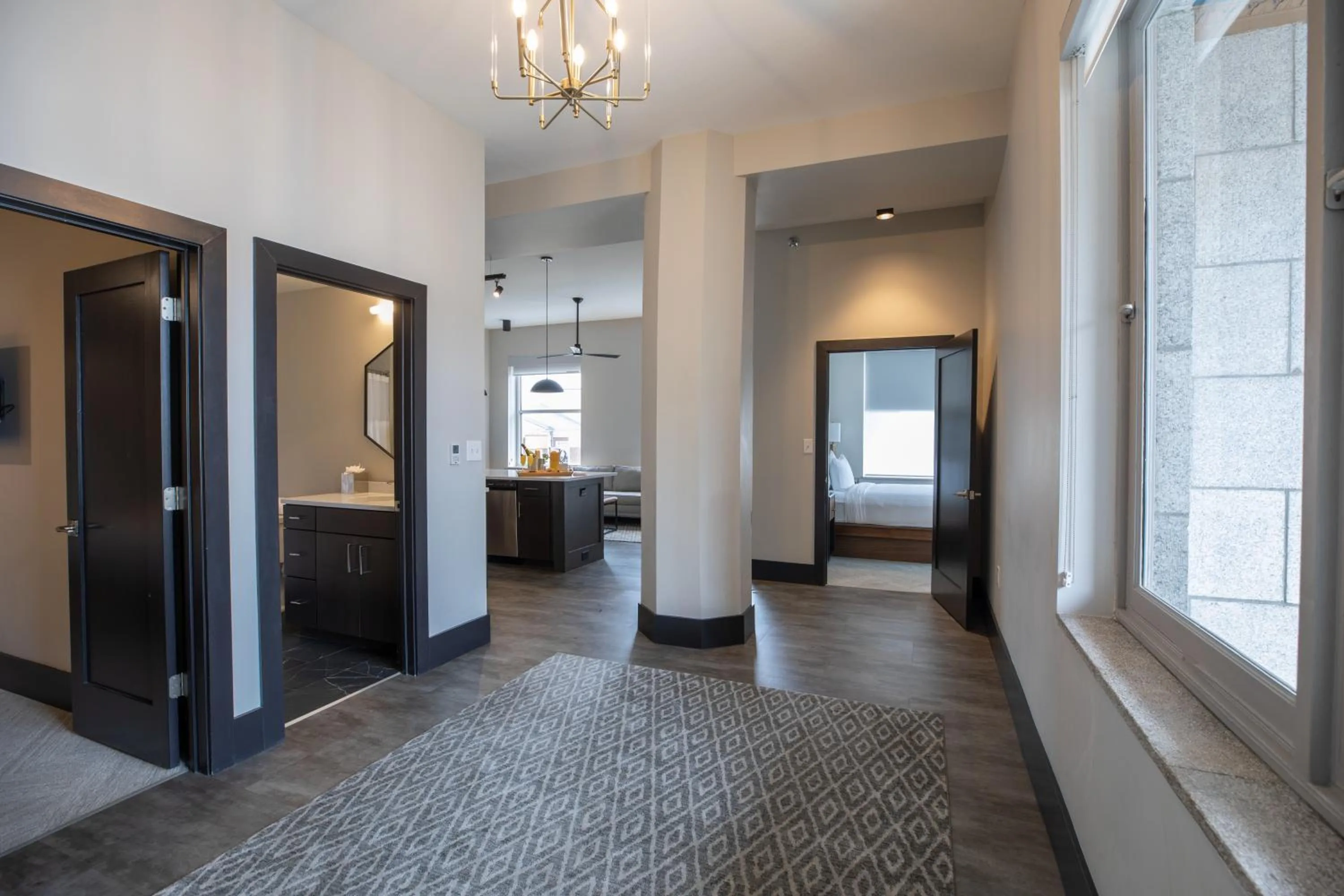 Deluxe King Suite in The Bee Hotel, Danville