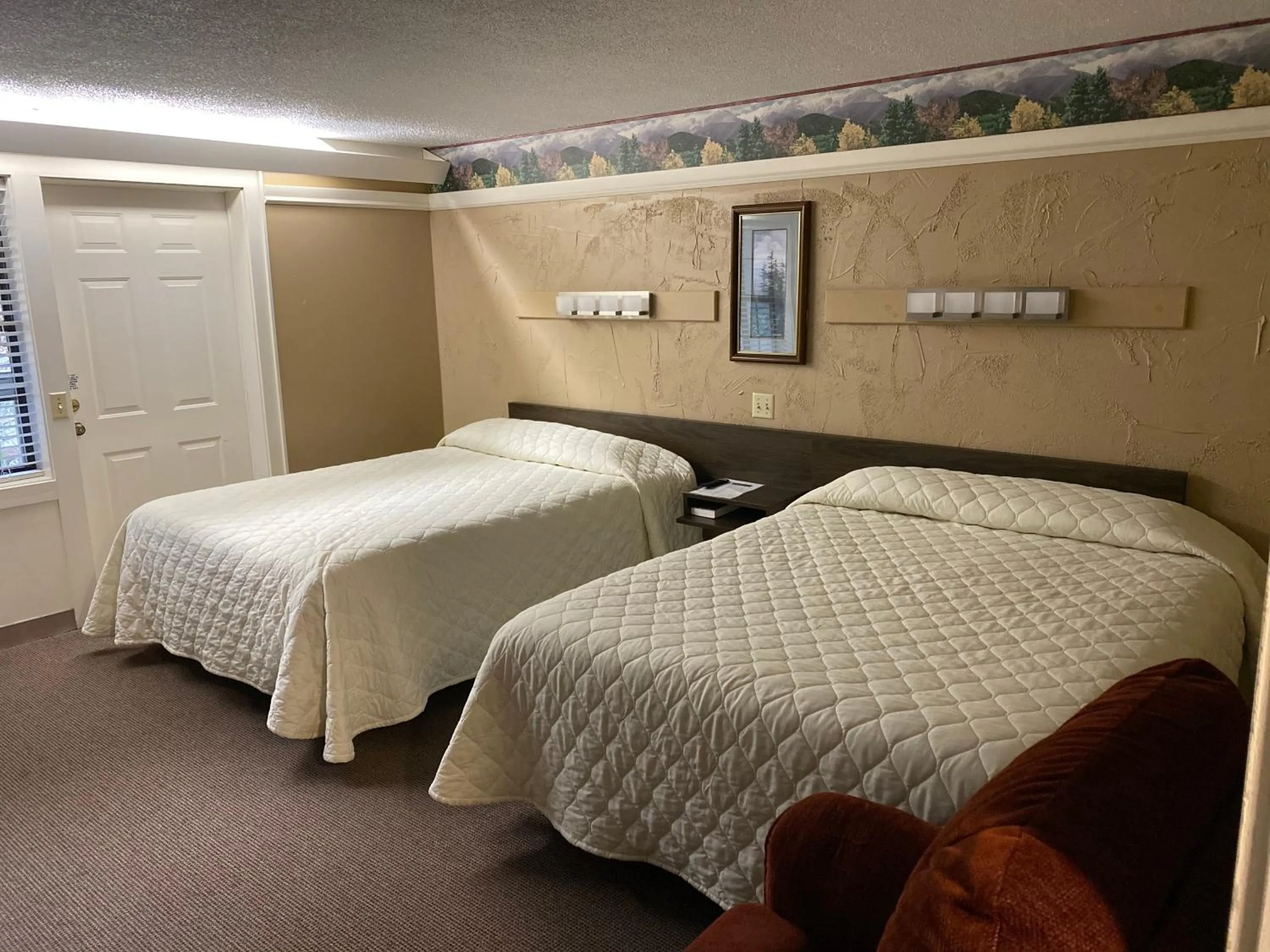 Deluxe Double Room with Balcony or Patio in Carr's Northside Hotel and Cottages