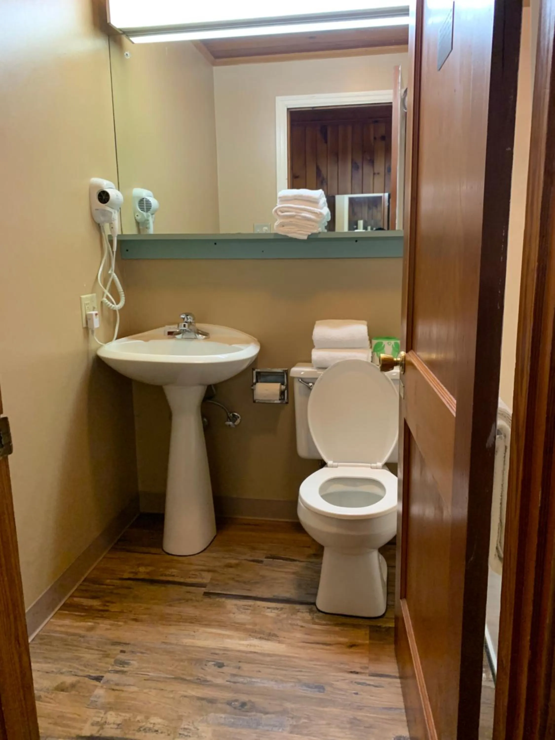 Family Suite with Balcony in Carr's Northside Hotel and Cottages