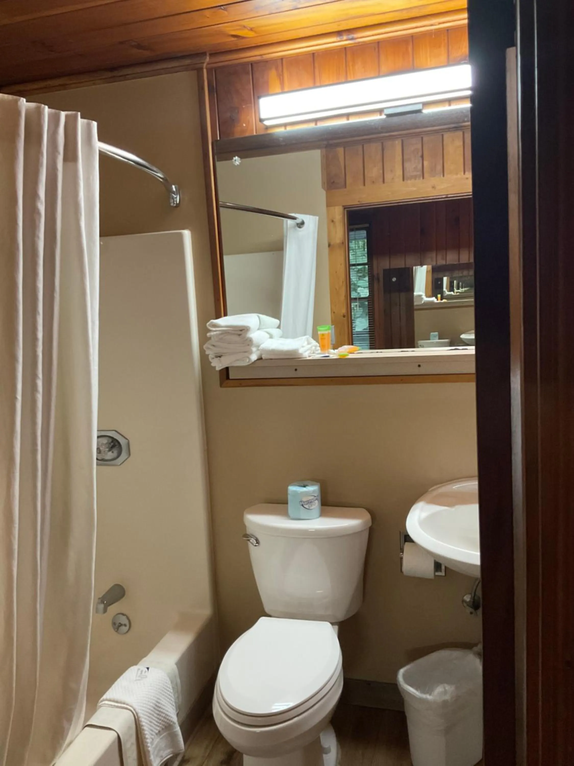 Suite with 2 Queen Bed and Full kitchen with Balcony or Patio in Carr's Northside Hotel and Cottages