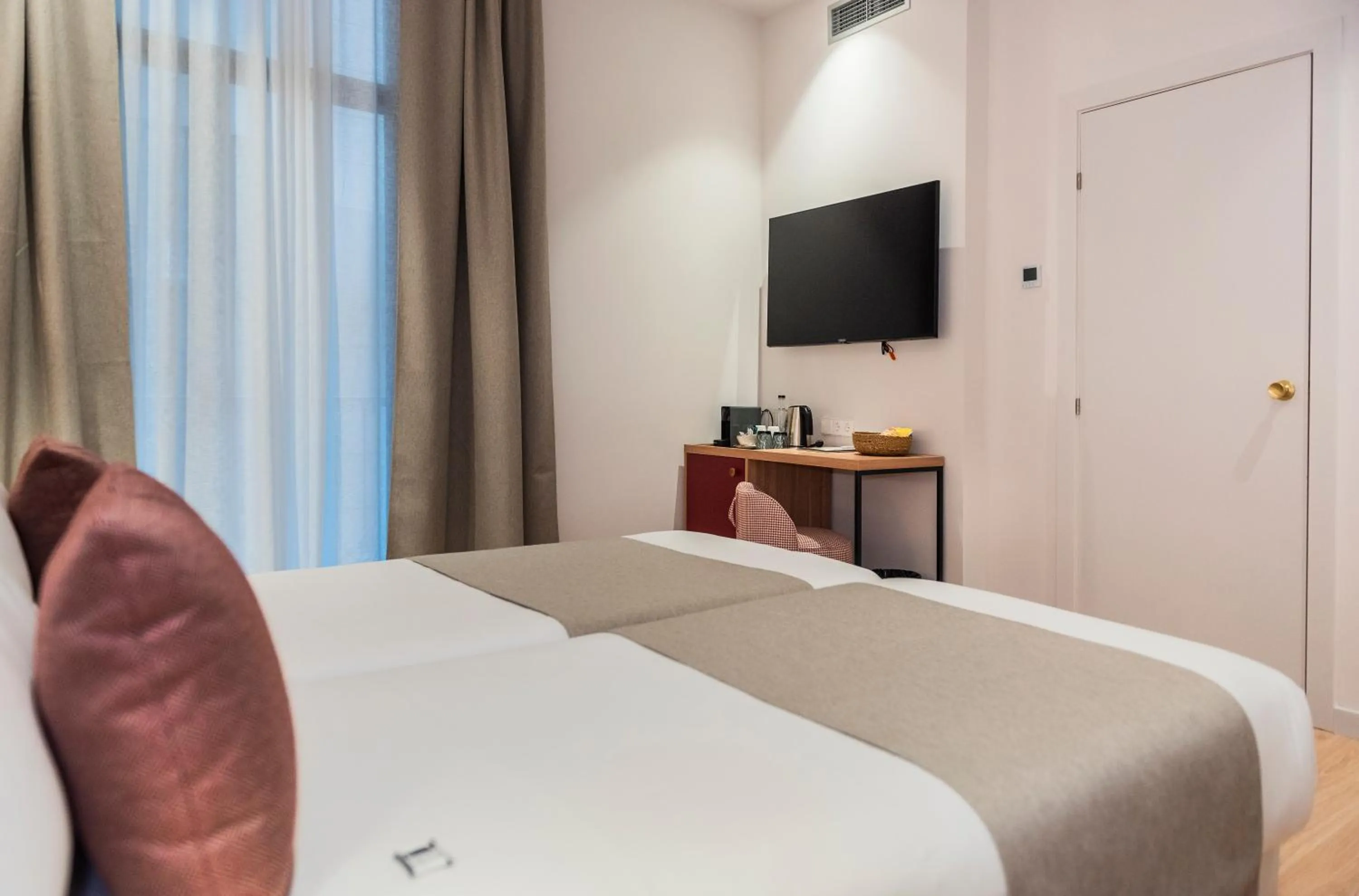 Superior Twin Room in Hotel California