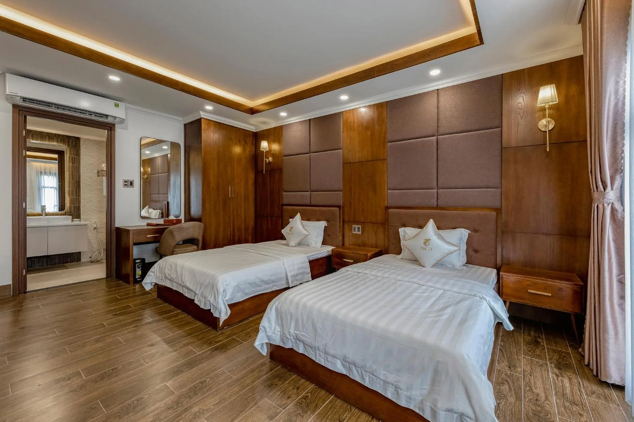 Triple Room with Balcony in Hotel Trí Lê