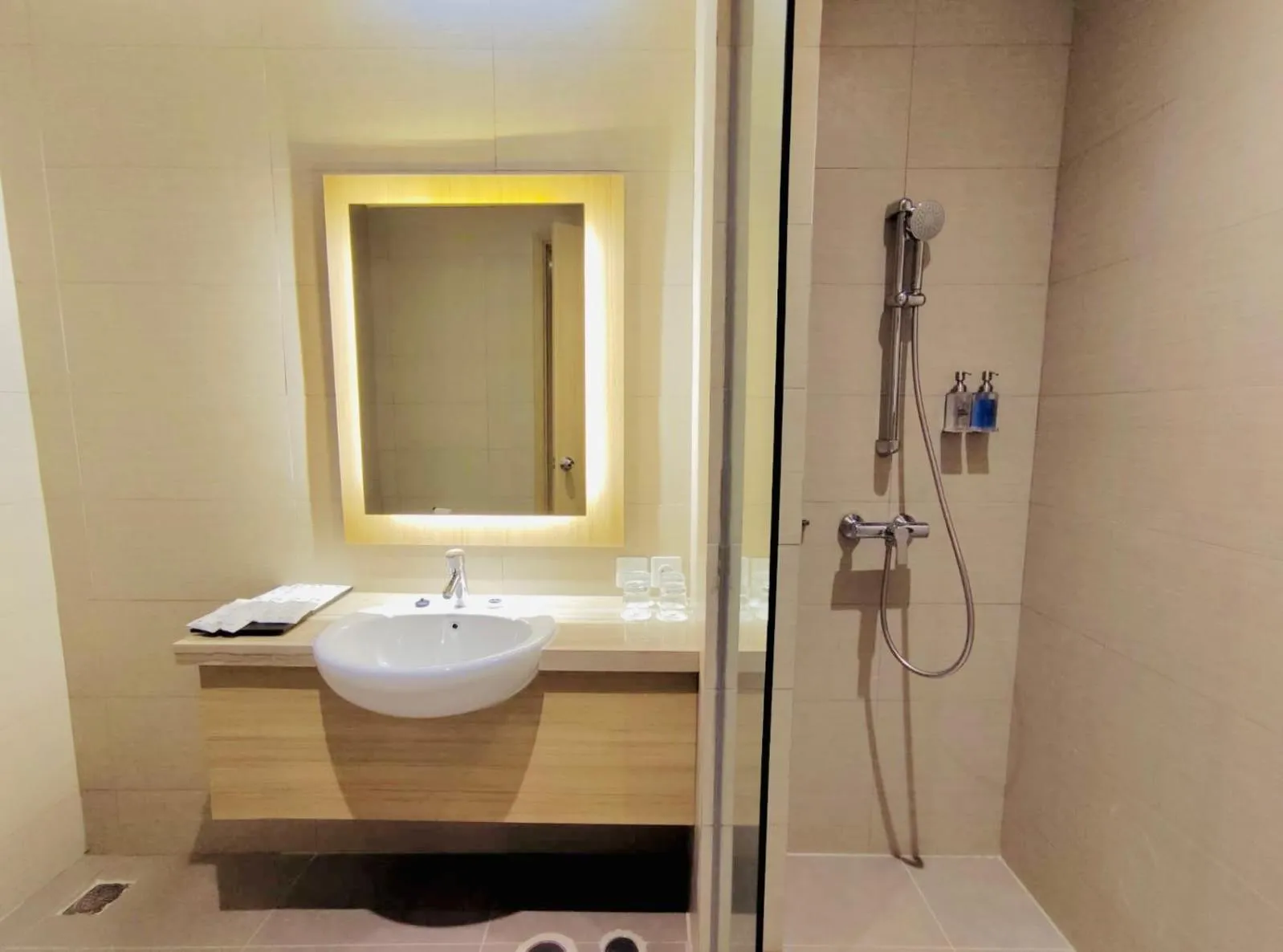 Deluxe Double Room with Shower Only - Smoking in Best Western Sagita Hotel Jayapura
