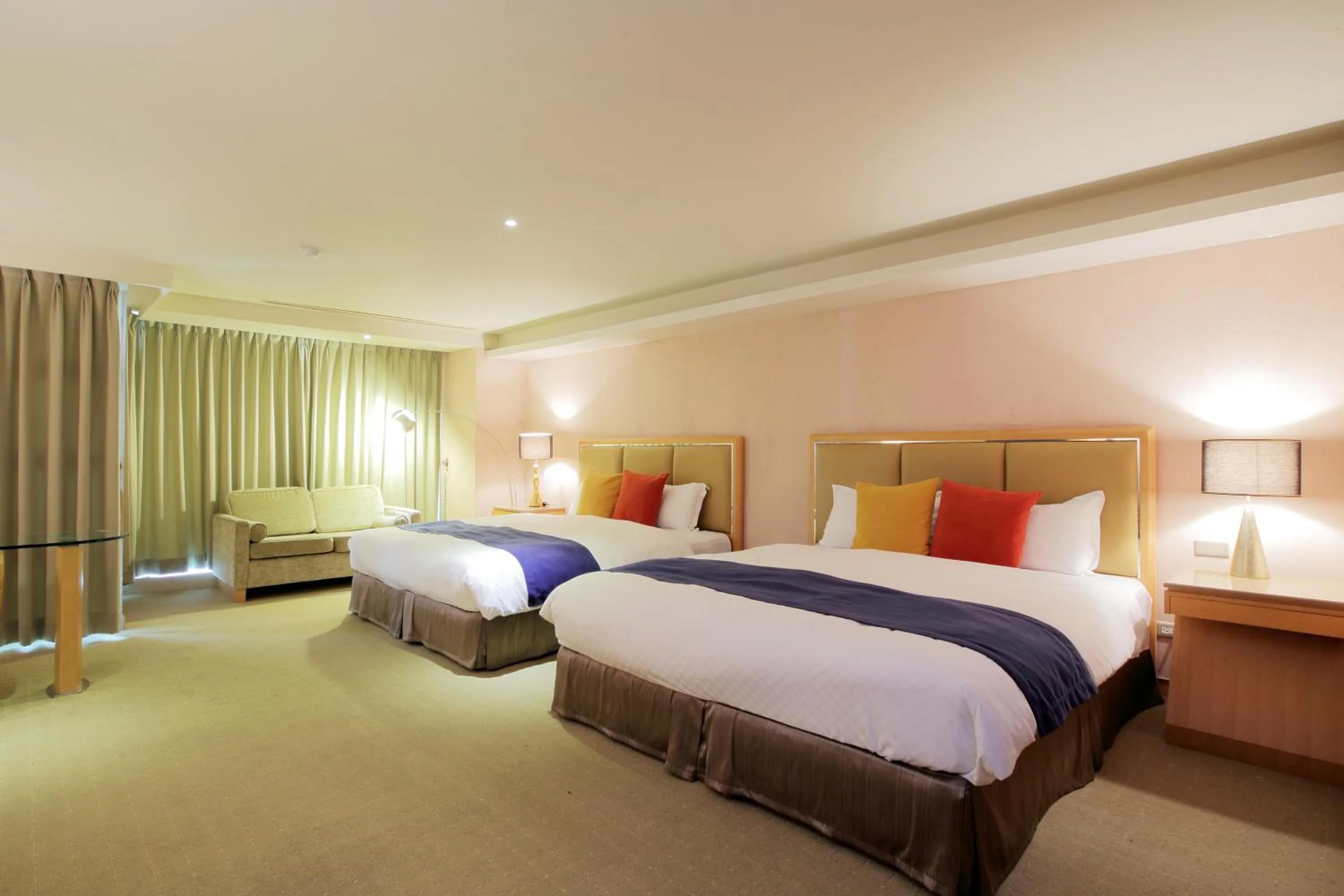 Deluxe Quadruple Room (no parking) in Jin Hua Hotel 鄰近羅東車站