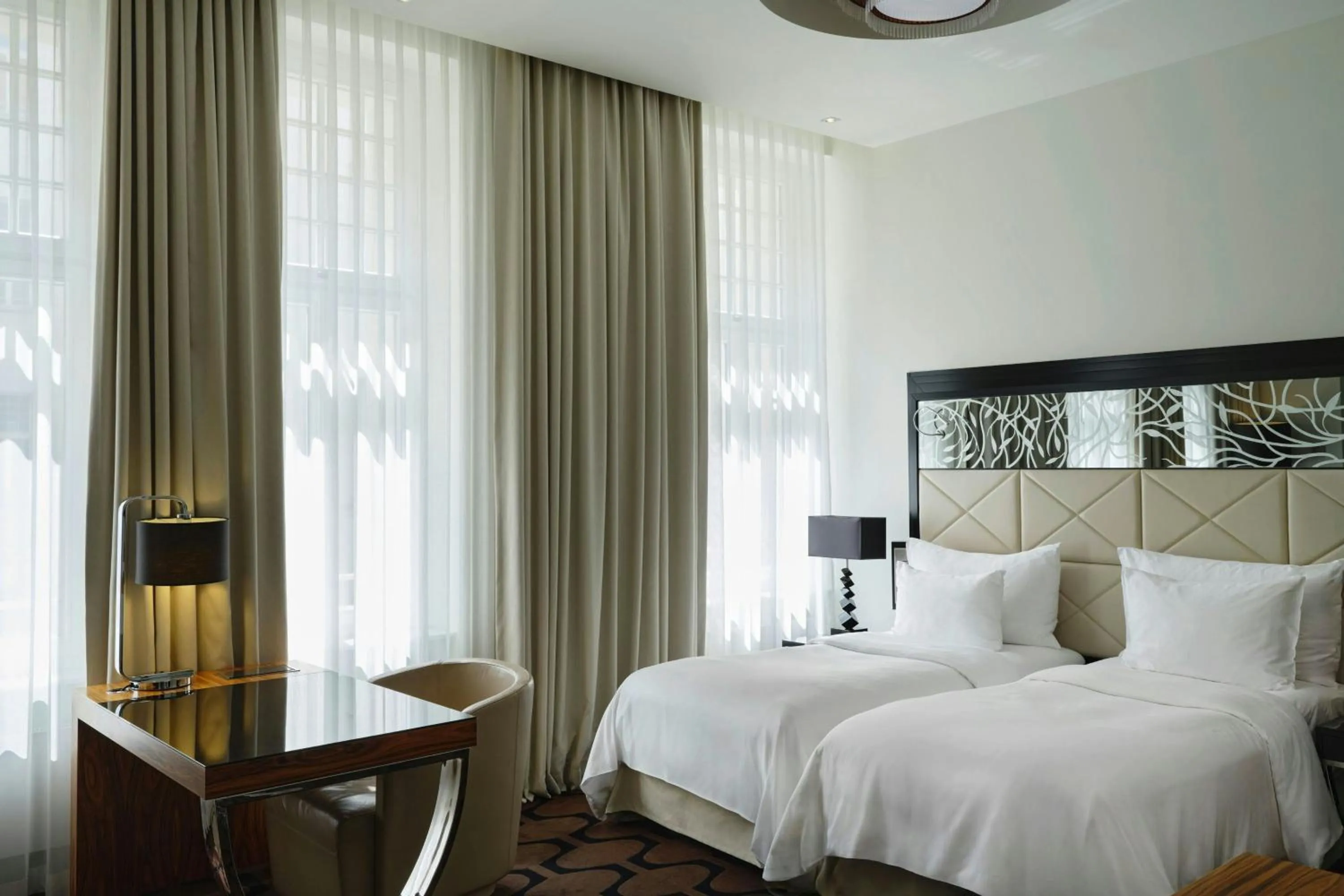 Deluxe Room, 2 Twin in Roomers Berlin Steinplatz, Autograph Collection