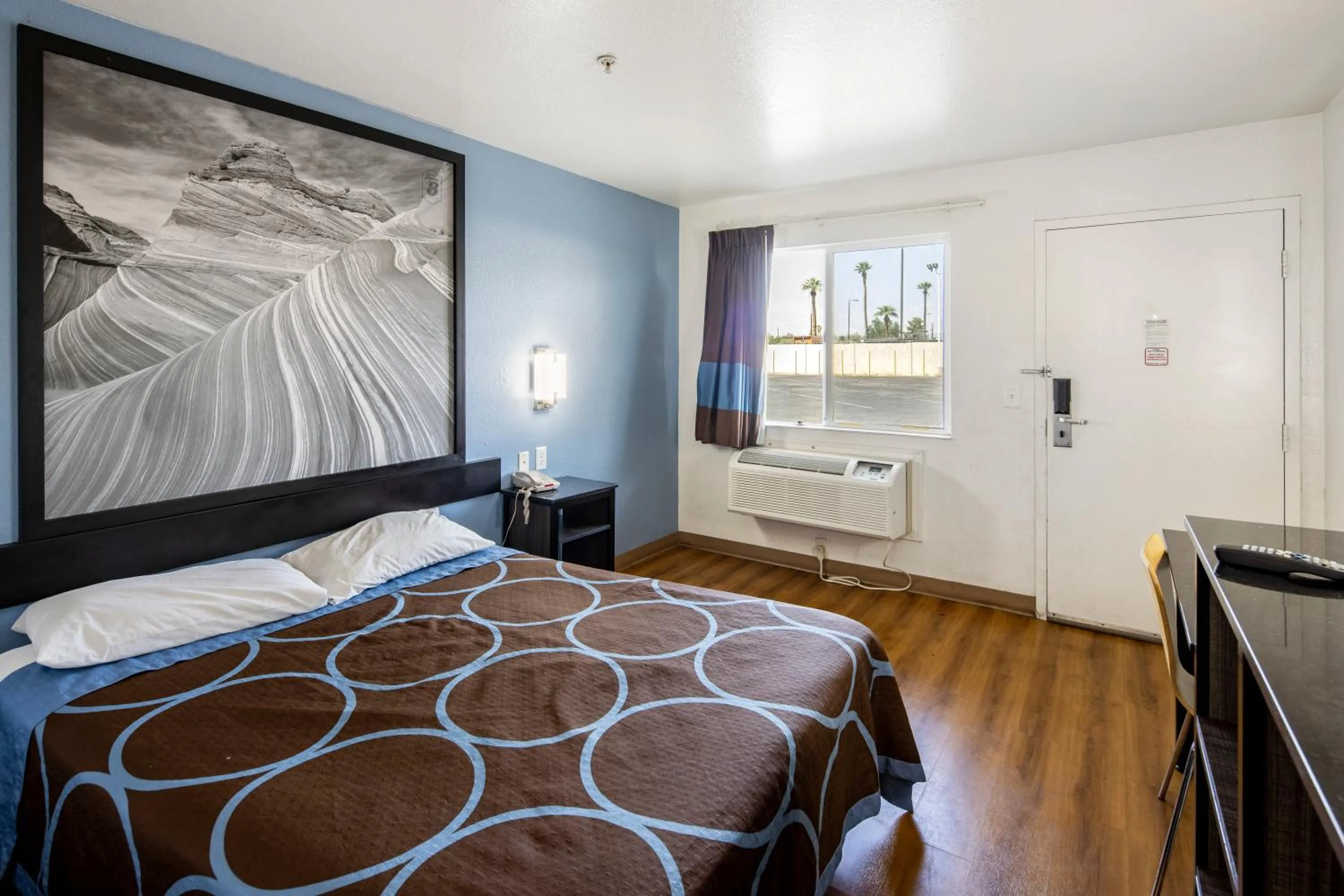 Queen Room - Non-Smoking in Super 8 by Wyndham Phoenix West