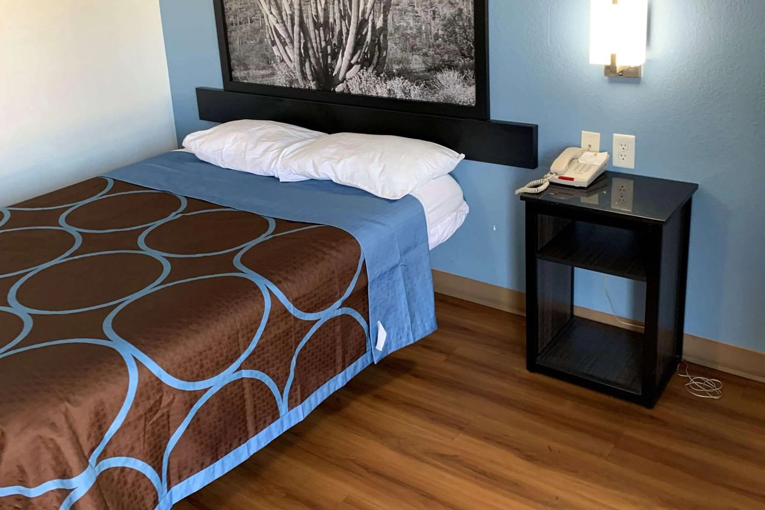 Queen Room - Smoking in Super 8 by Wyndham Phoenix West