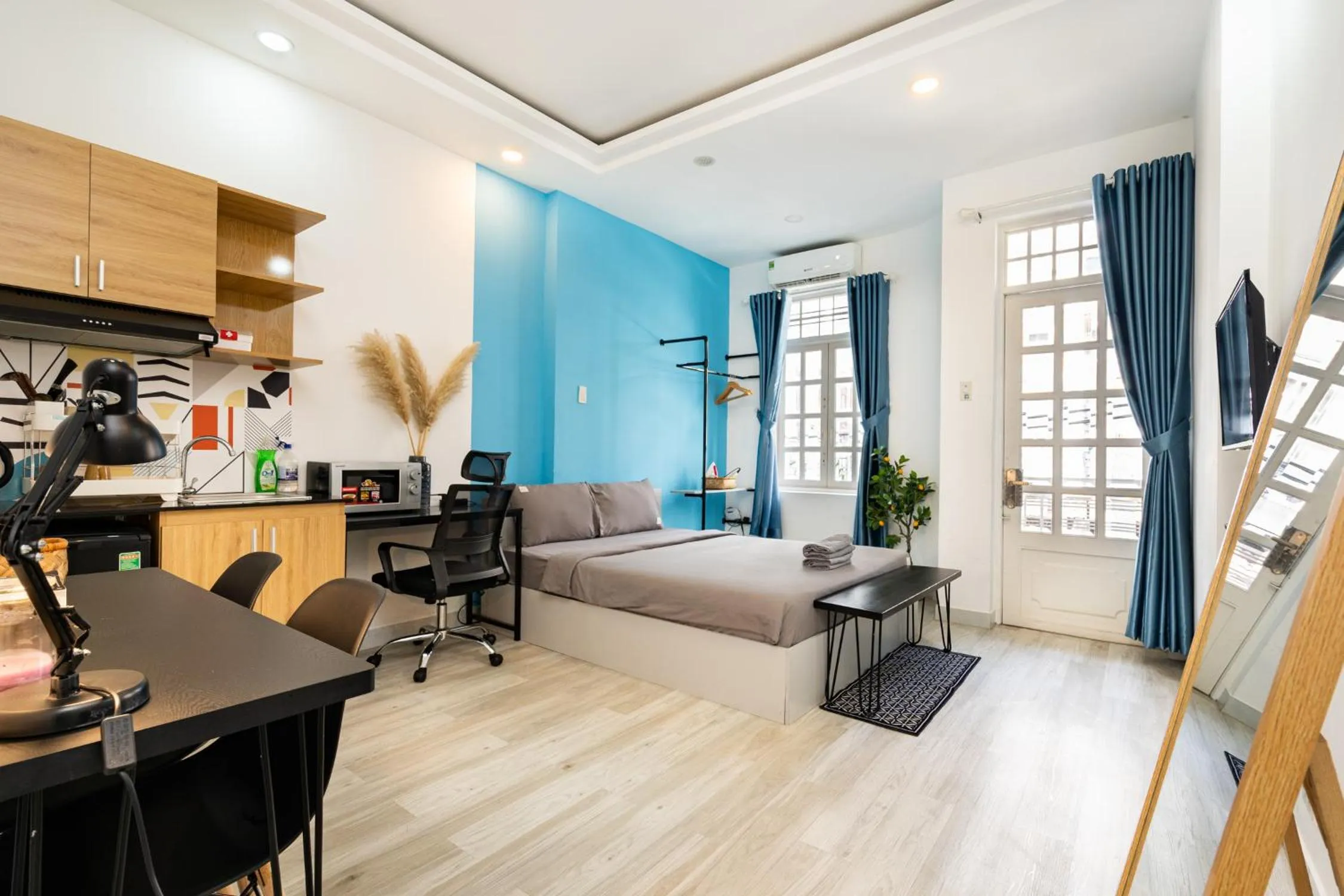 Studio with Balcony - single occupancy in Friday Saigon Centre Homestay