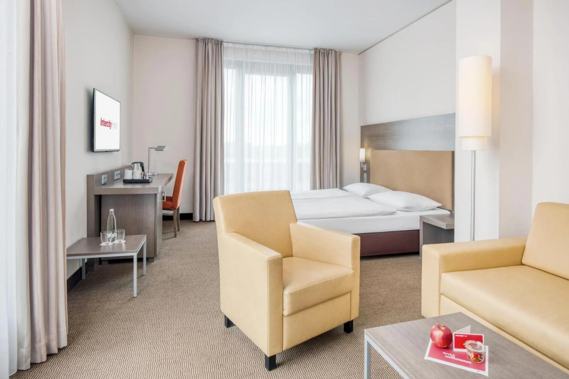 Family Room (2 Adults + 1 Child) in IntercityHotel Dresden